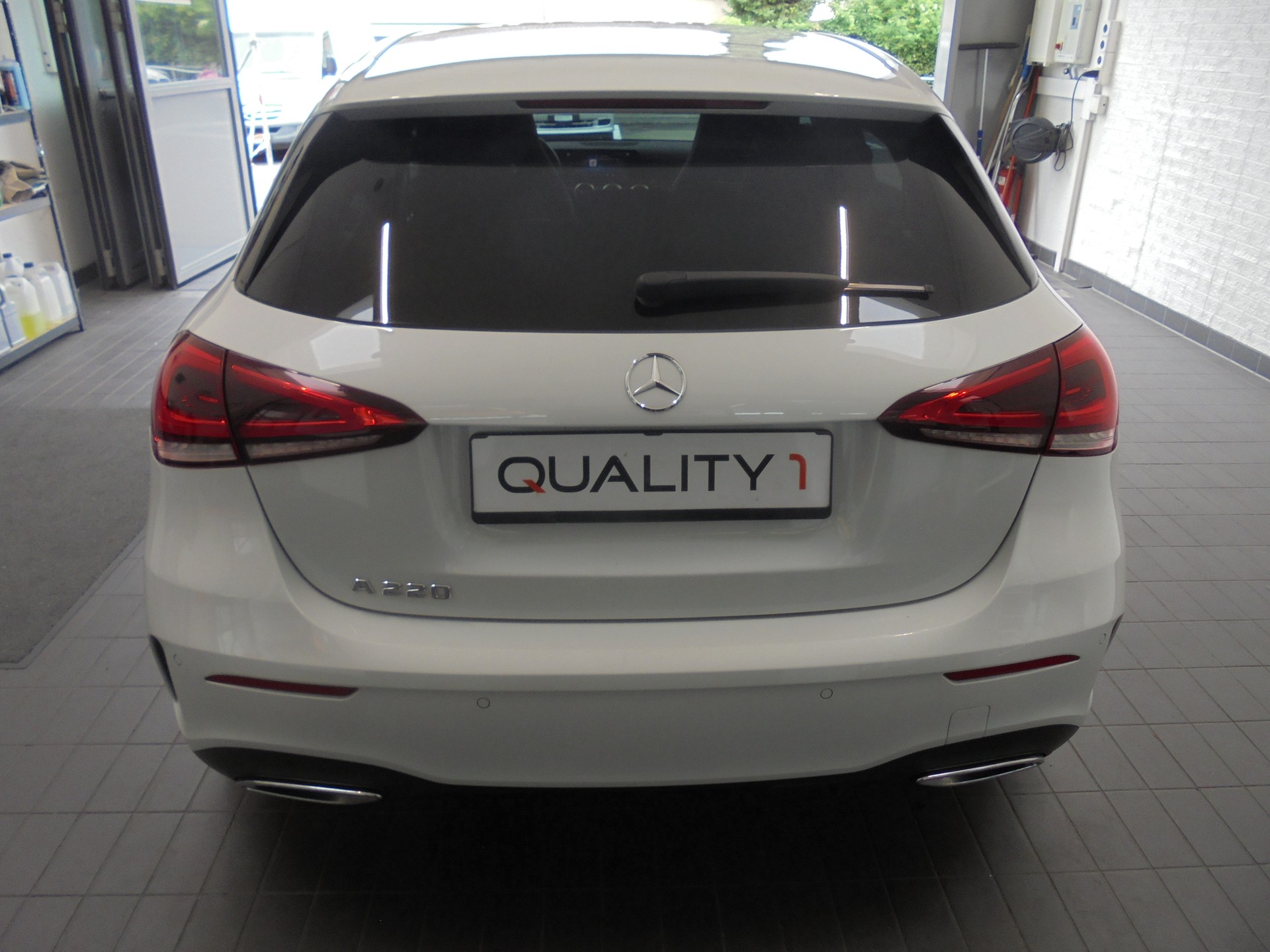 MERCEDES-BENZ A 220 AMG Line 7G-DCT-image-3