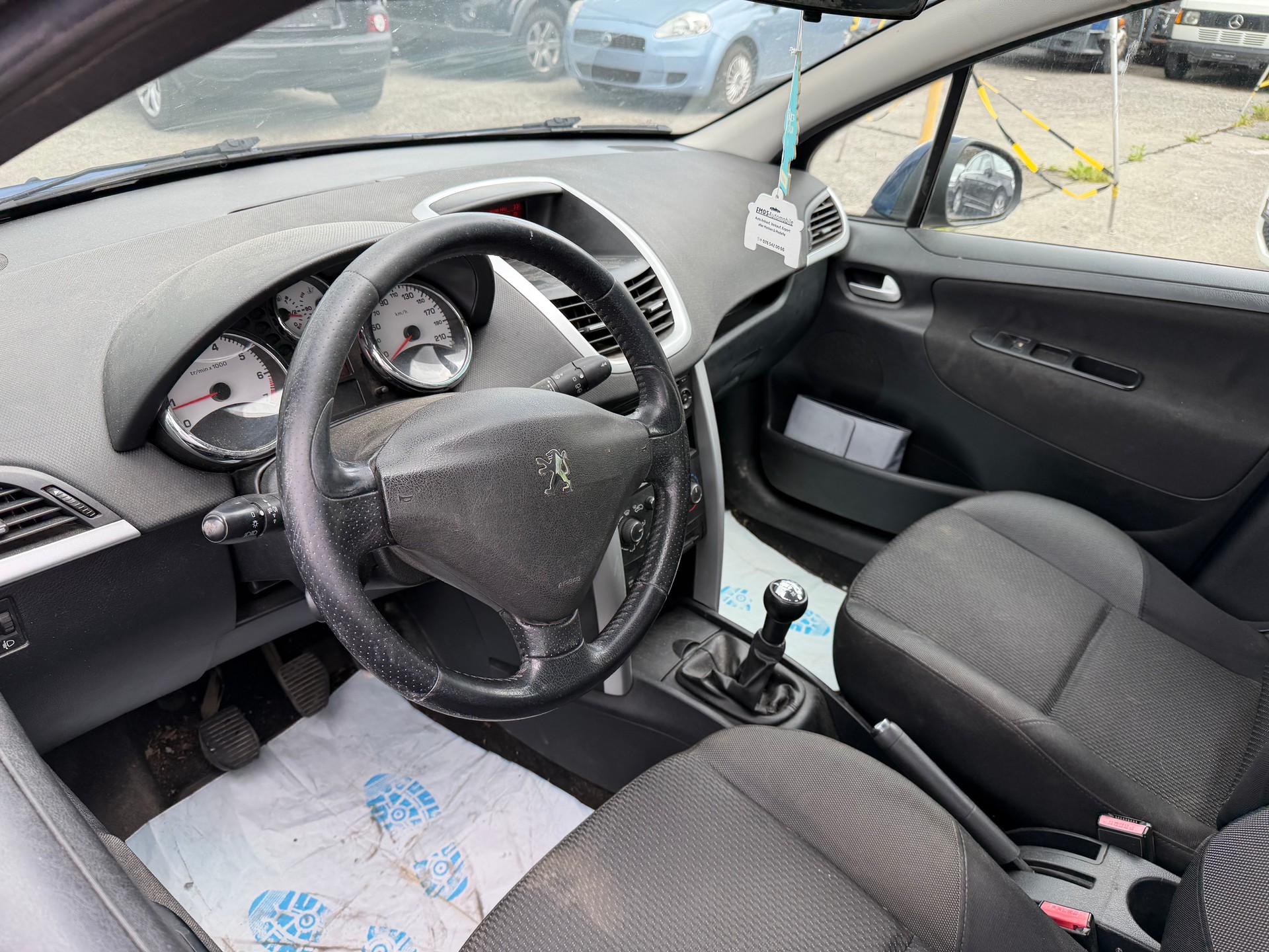 PEUGEOT 207 1.4 16V Sport-image-9
