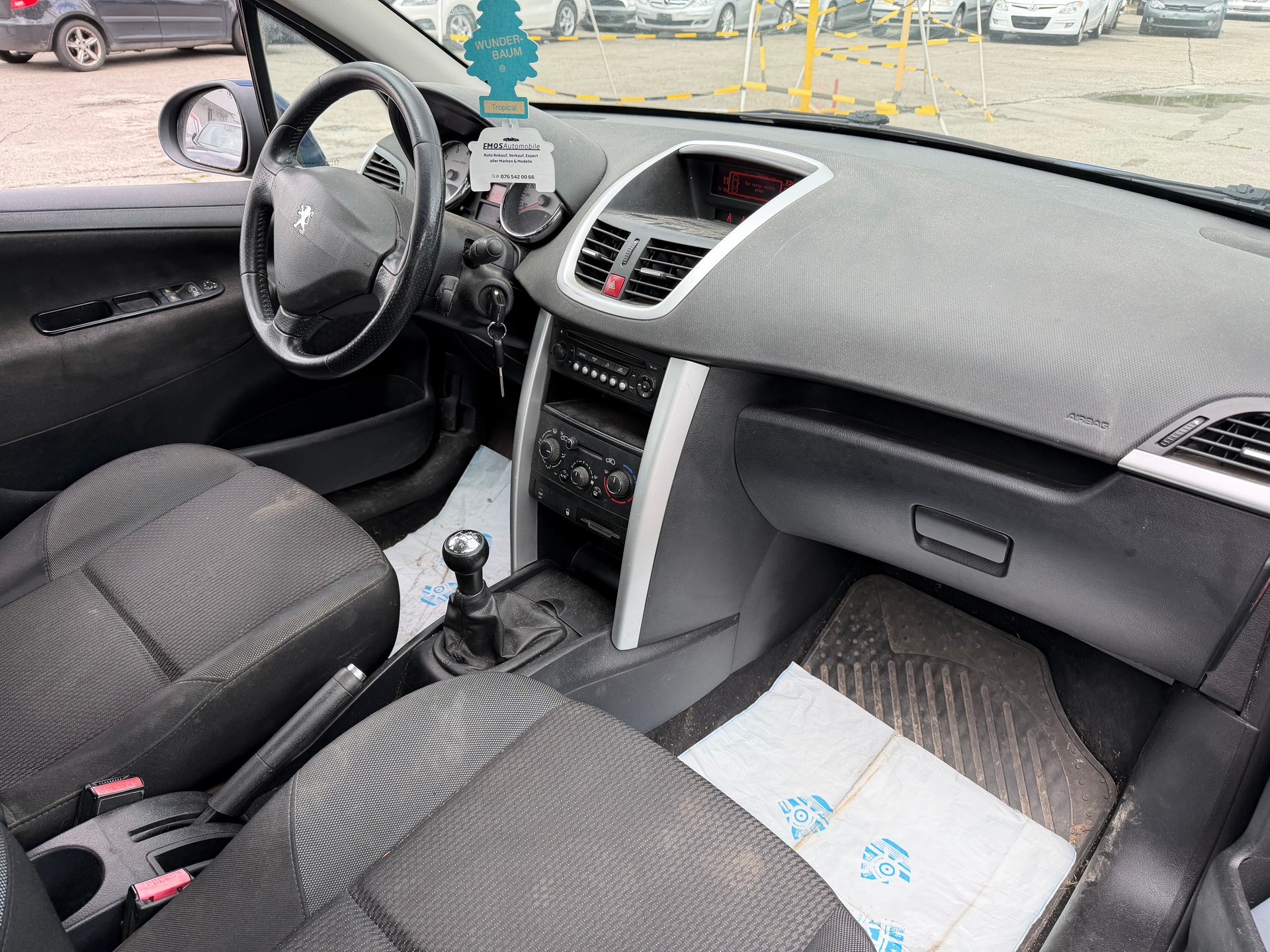 PEUGEOT 207 1.4 16V Sport-image-8