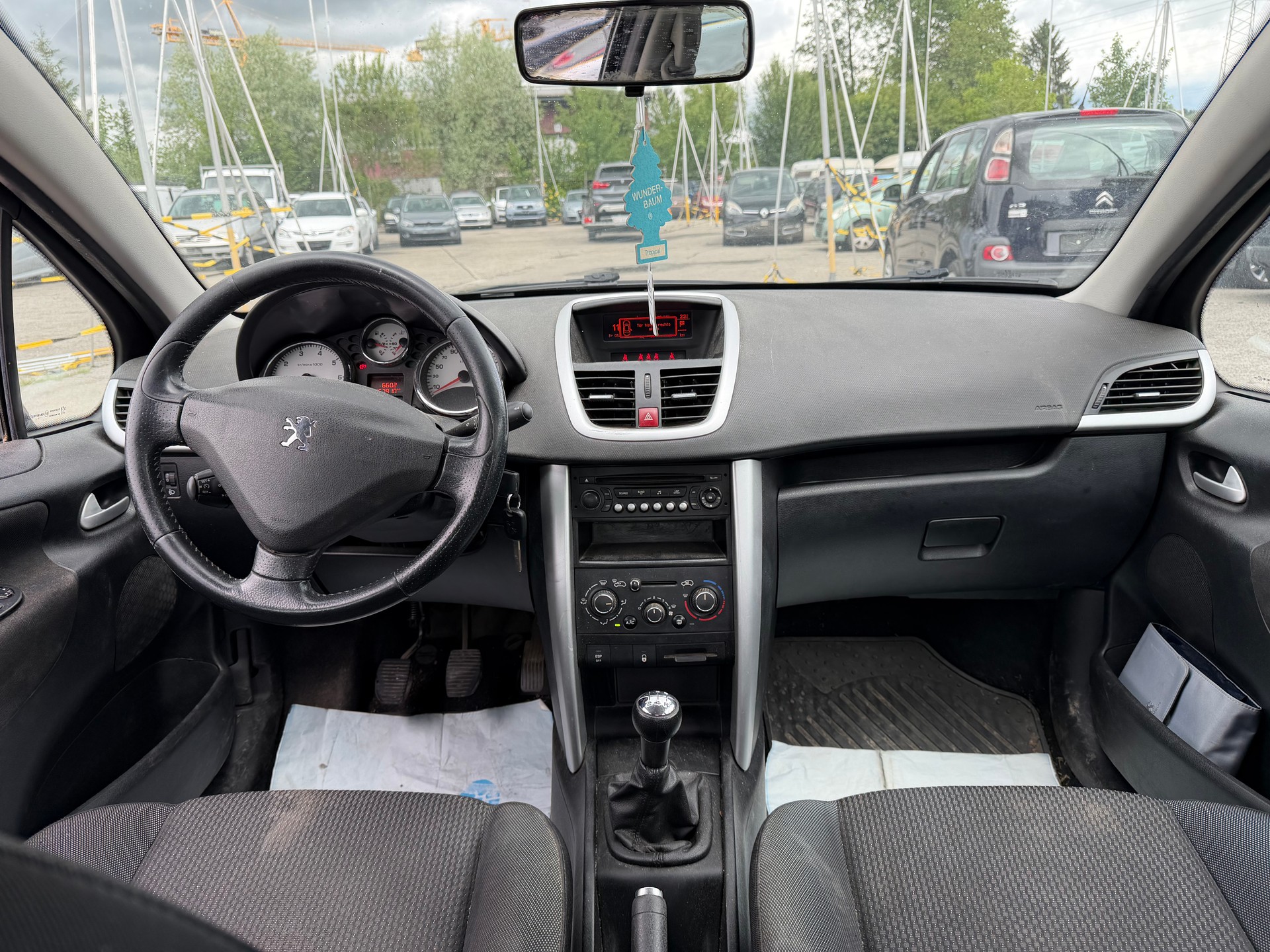 PEUGEOT 207 1.4 16V Sport-image-7