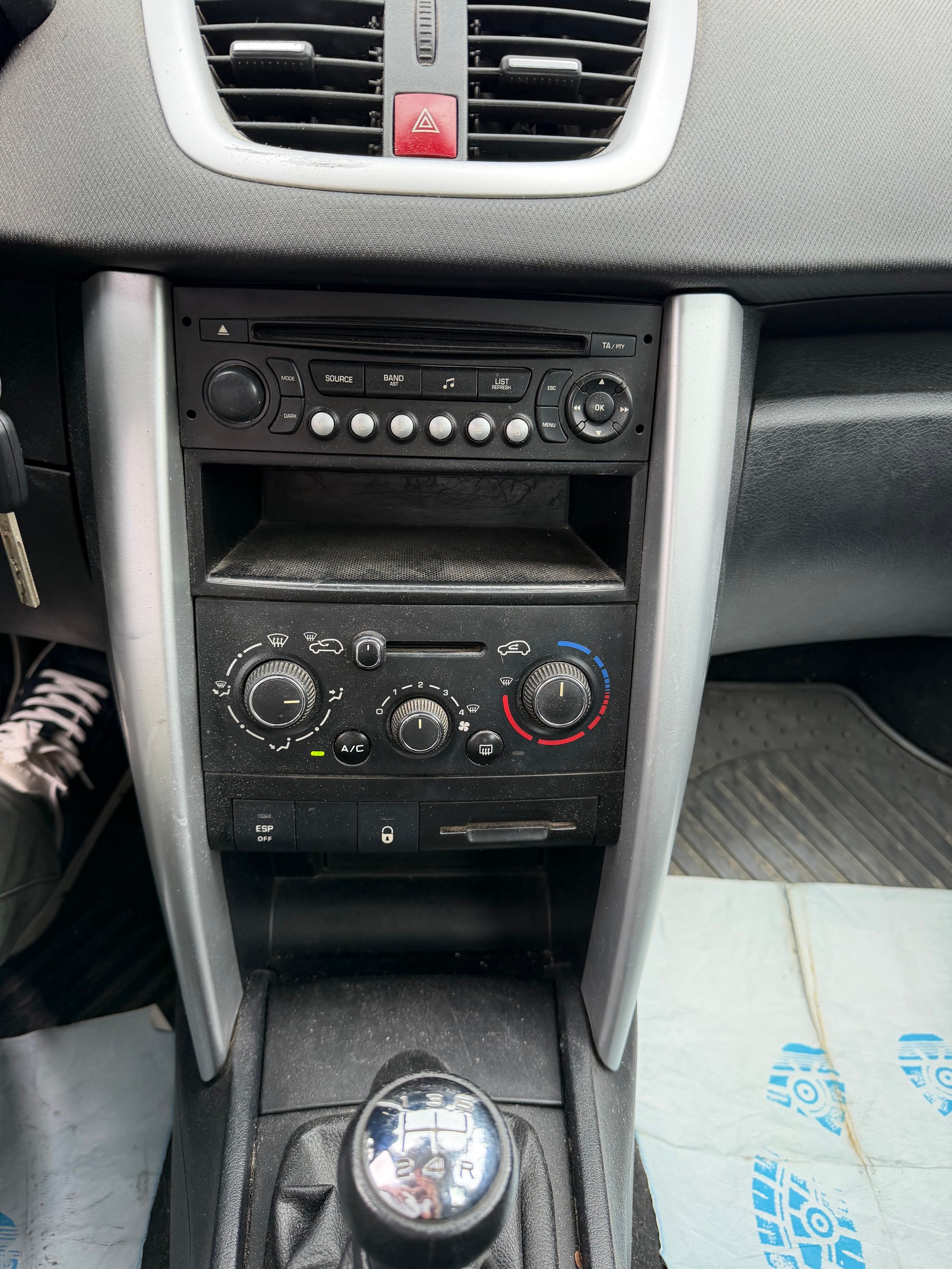 PEUGEOT 207 1.4 16V Sport-image-11