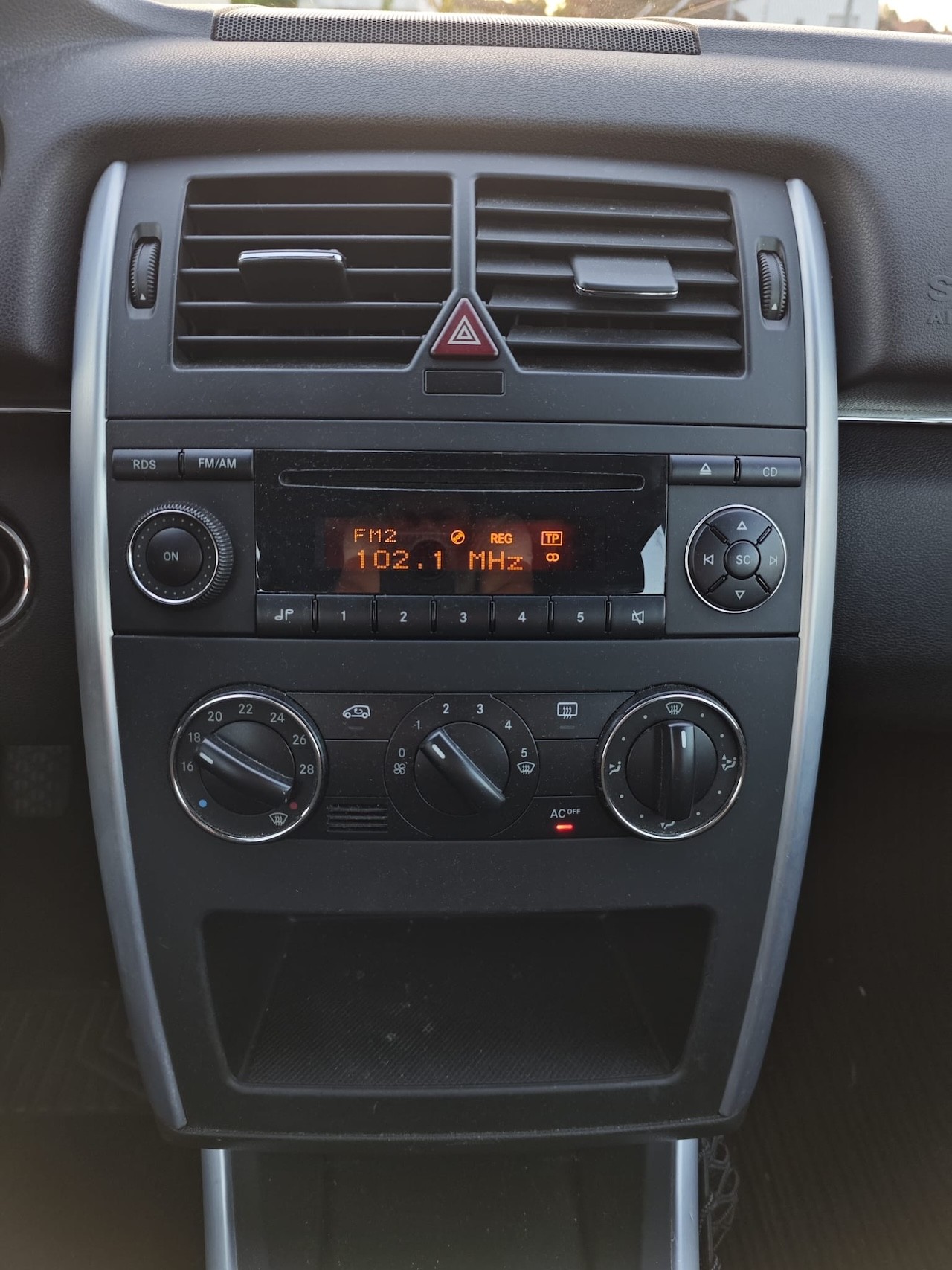 MERCEDES-BENZ B 150-image-15