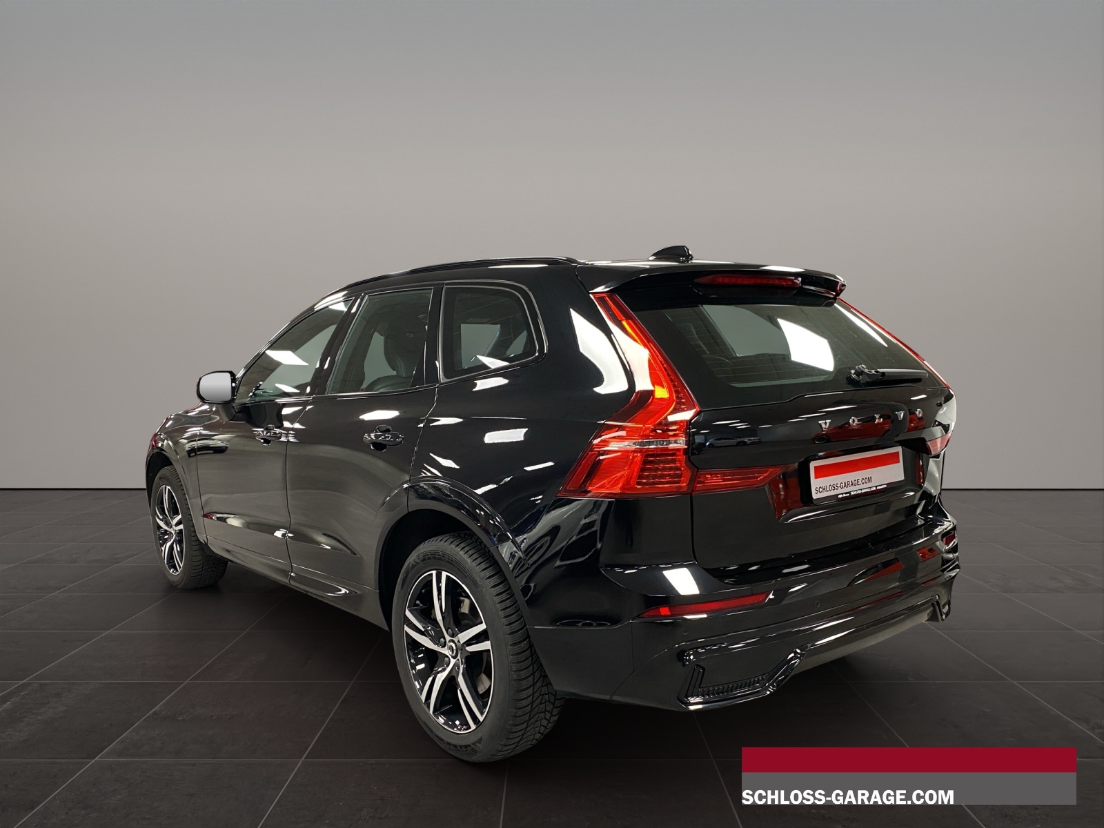 VOLVO XC60 2.0 B5 MH R-Design-image-3