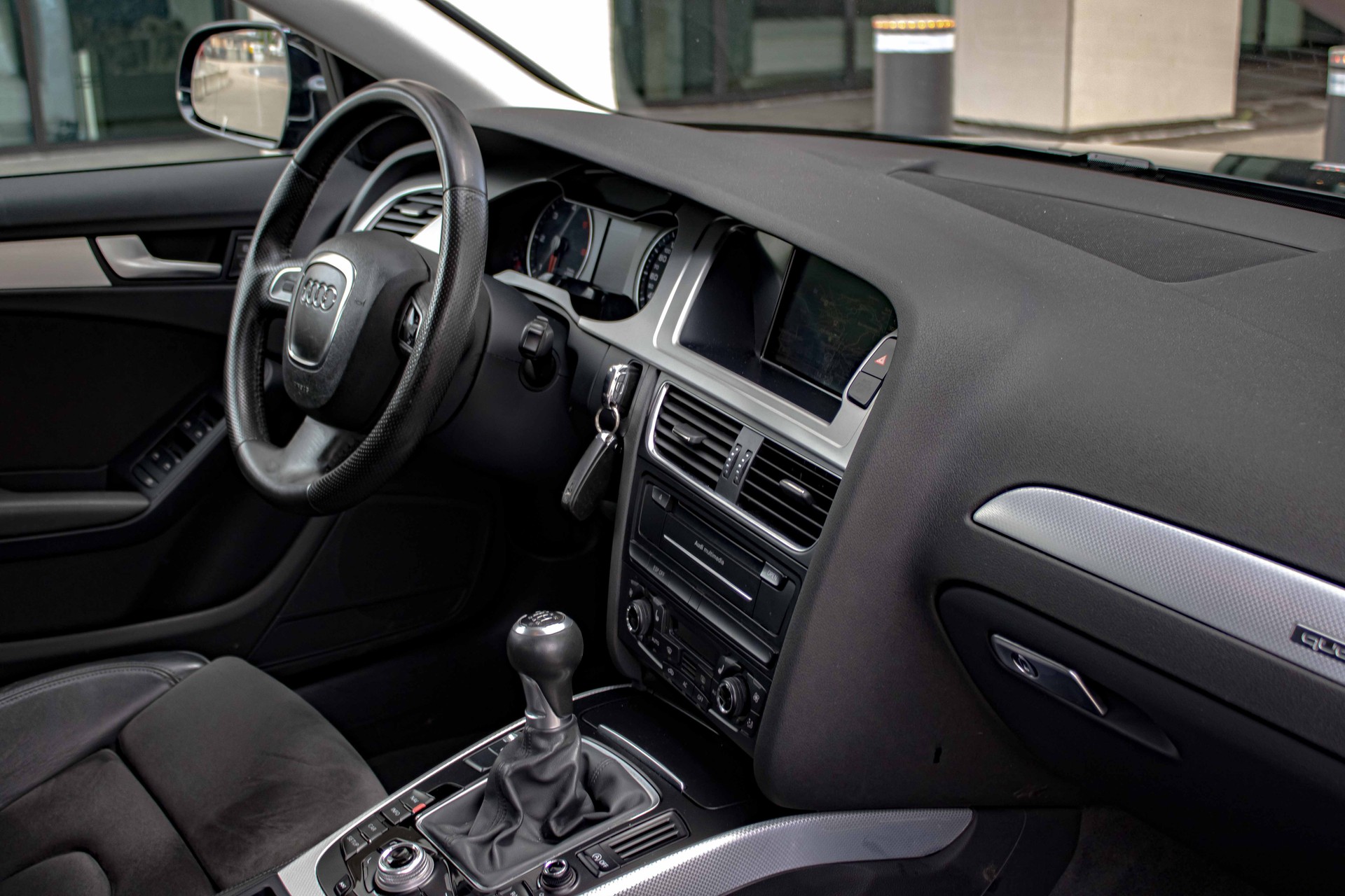 AUDI A4 Avant 2.0 TDI quattro 4X4-image-15