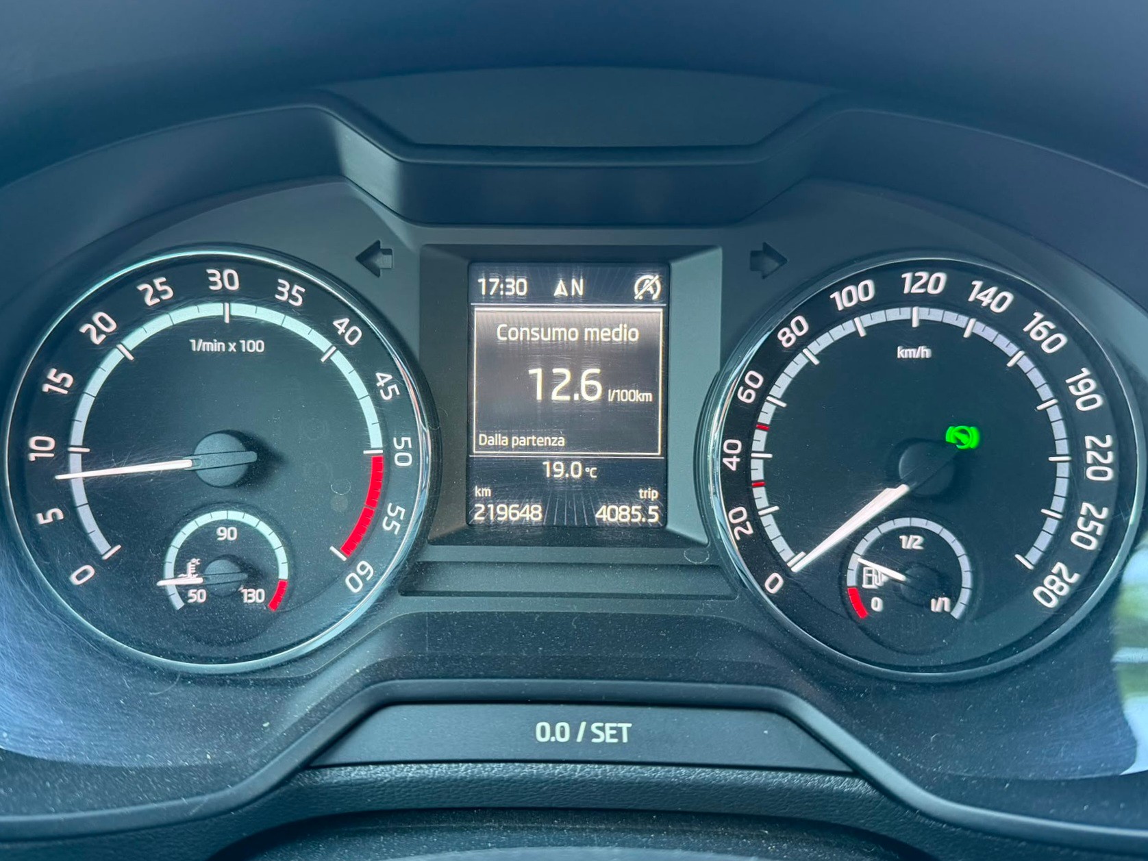 SKODA Octavia Combi 2.0 TDI RS DSG-image-13