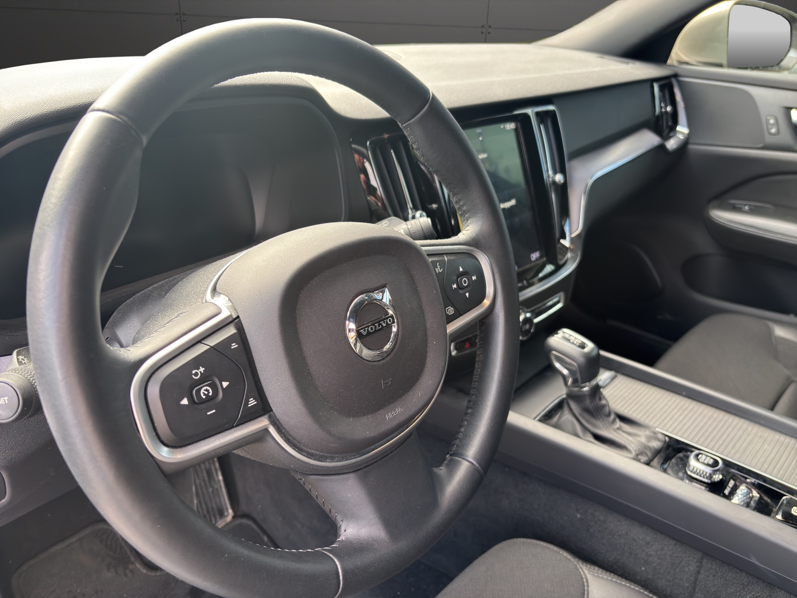 VOLVO V60 T6 AWD Momentum Geartronic-image-4