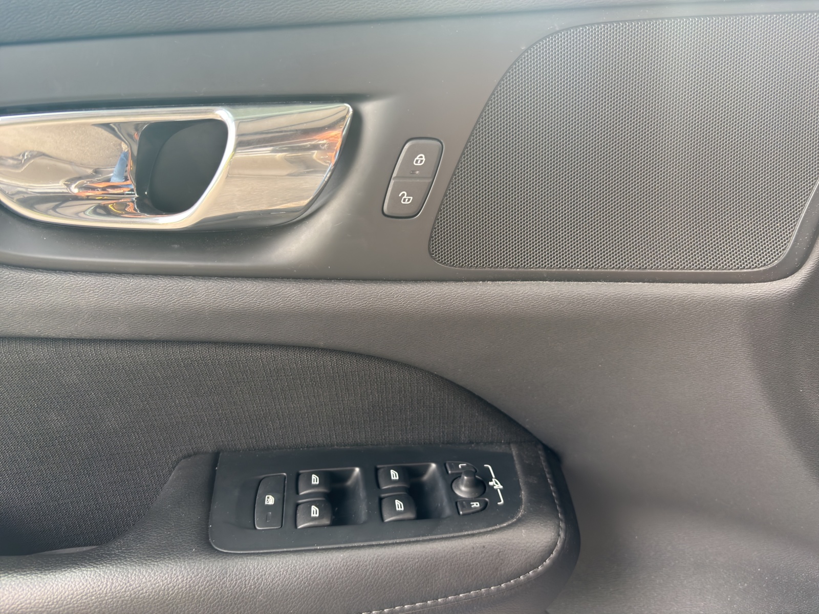 VOLVO V60 T6 AWD Momentum Geartronic-image-9