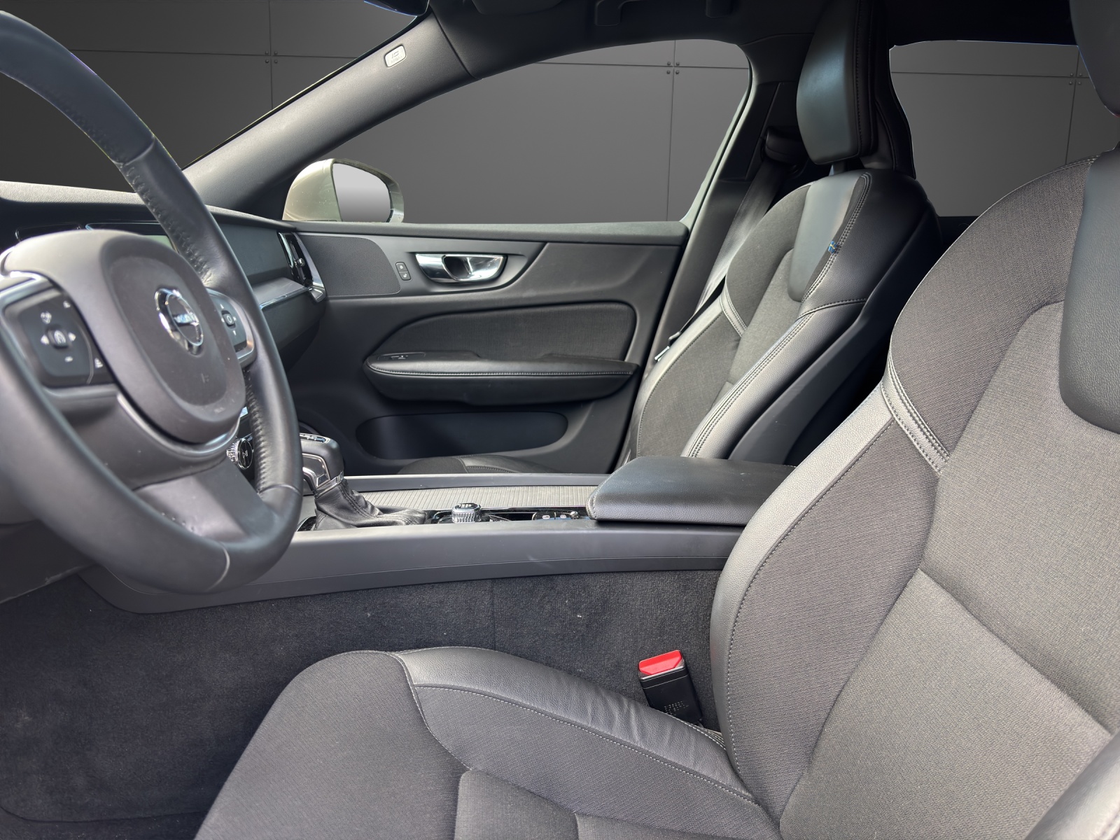 VOLVO V60 T6 AWD Momentum Geartronic-image-2
