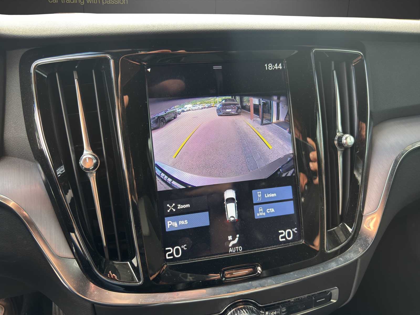VOLVO V60 T6 AWD Momentum Geartronic-image-6