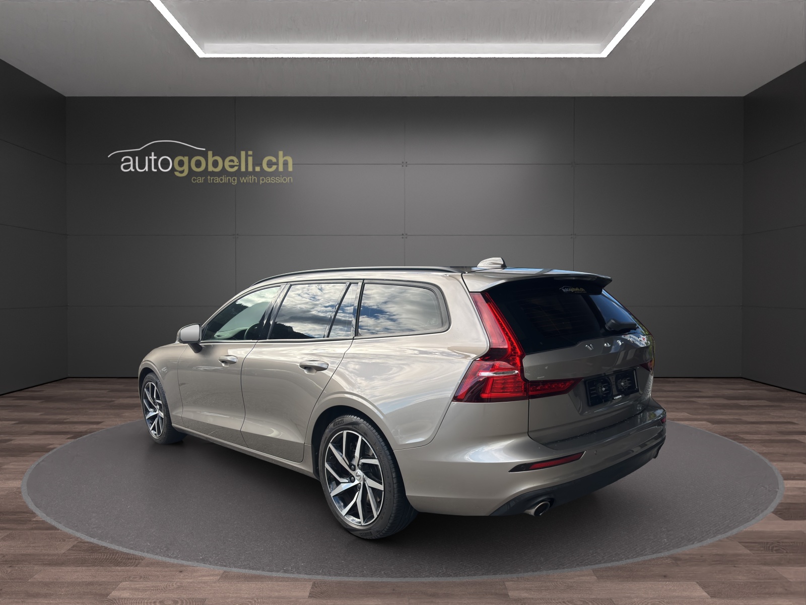VOLVO V60 T6 AWD Momentum Geartronic-image-1
