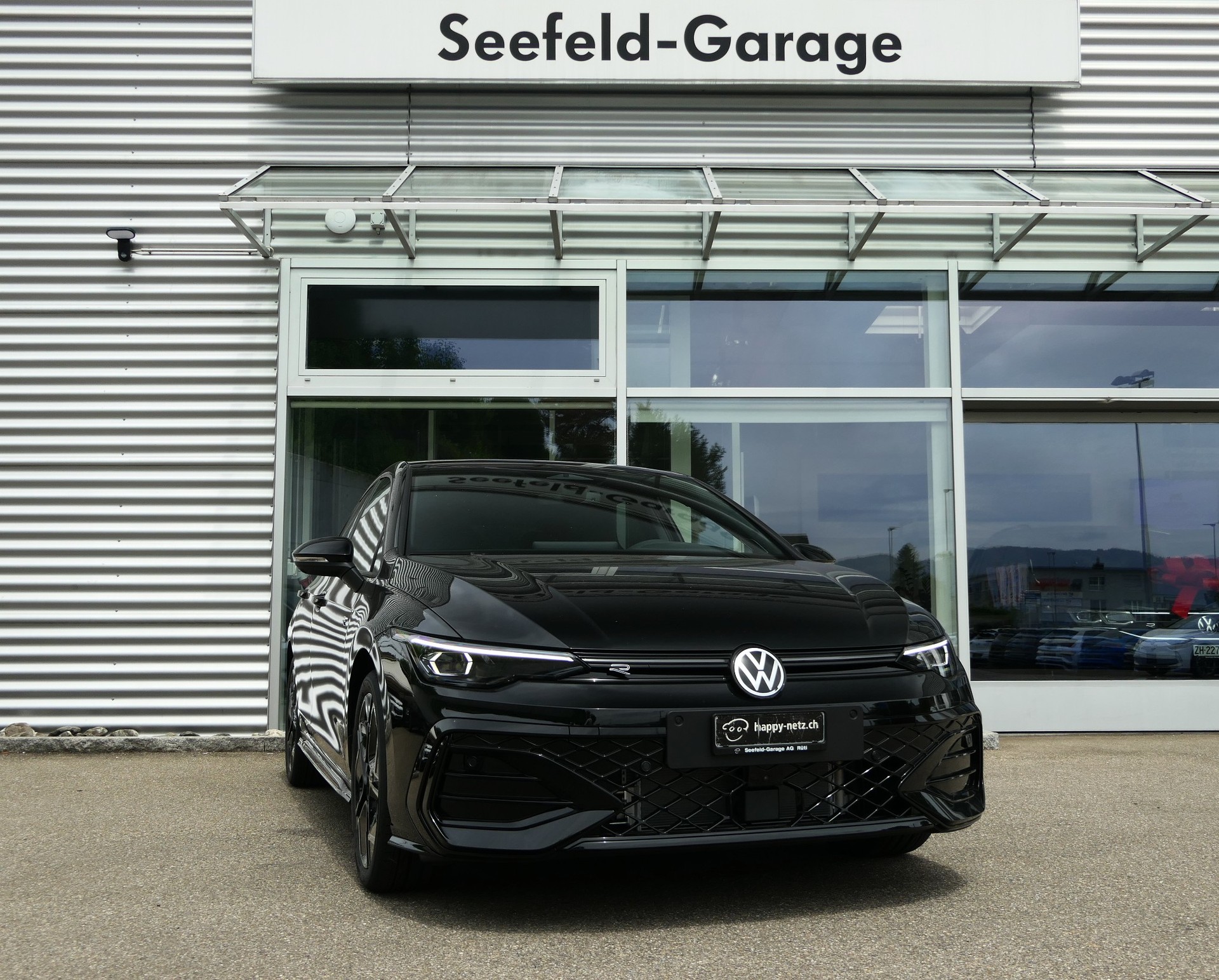 VW Golf 1.5 e TSI mHEV R-Line DSG-image-0