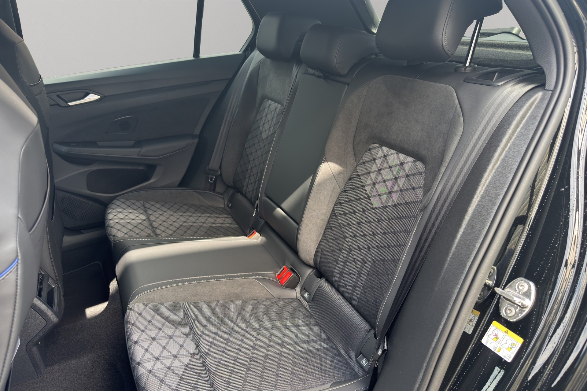 VW Golf 1.5 e TSI mHEV R-Line DSG-image-5