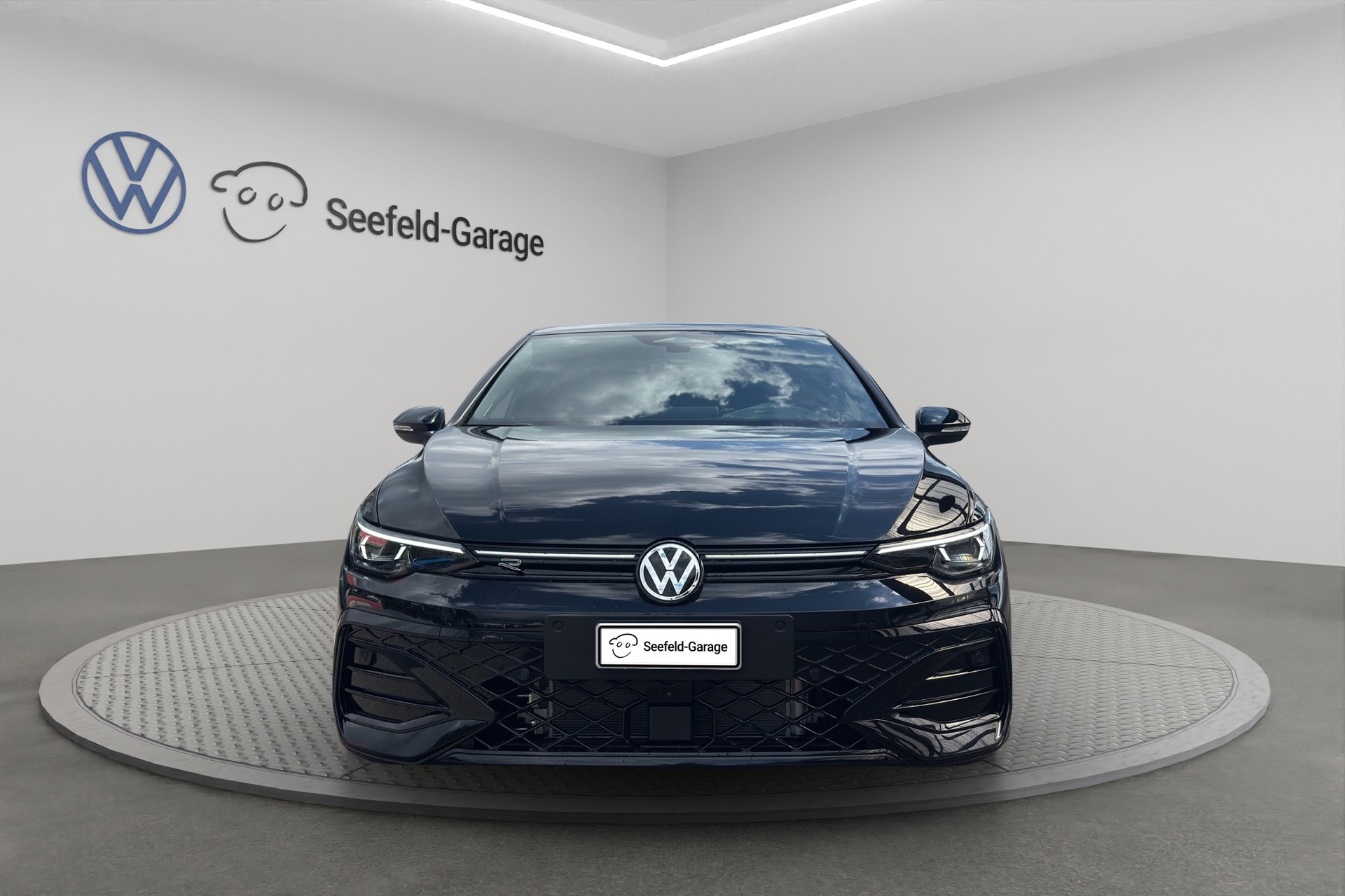 VW Golf 1.5 e TSI mHEV R-Line DSG-image-1