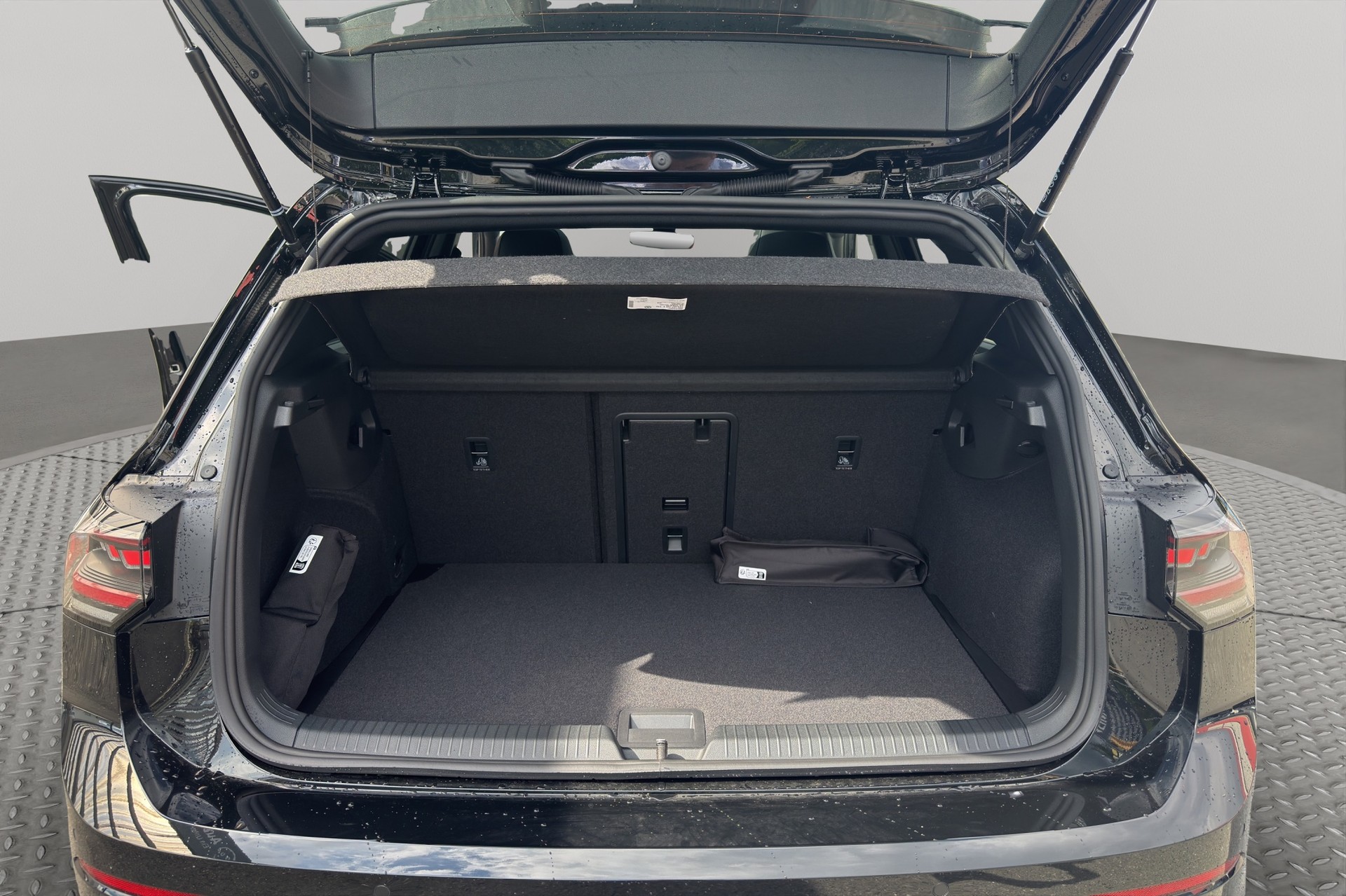 VW Golf 1.5 e TSI mHEV R-Line DSG-image-10