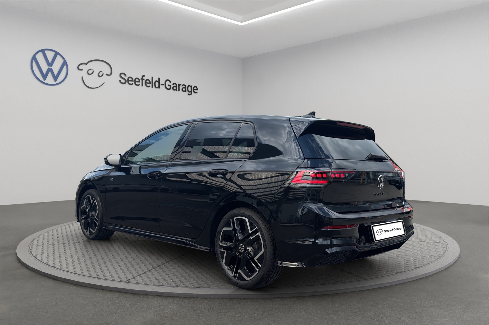 VW Golf 1.5 e TSI mHEV R-Line DSG-image-3