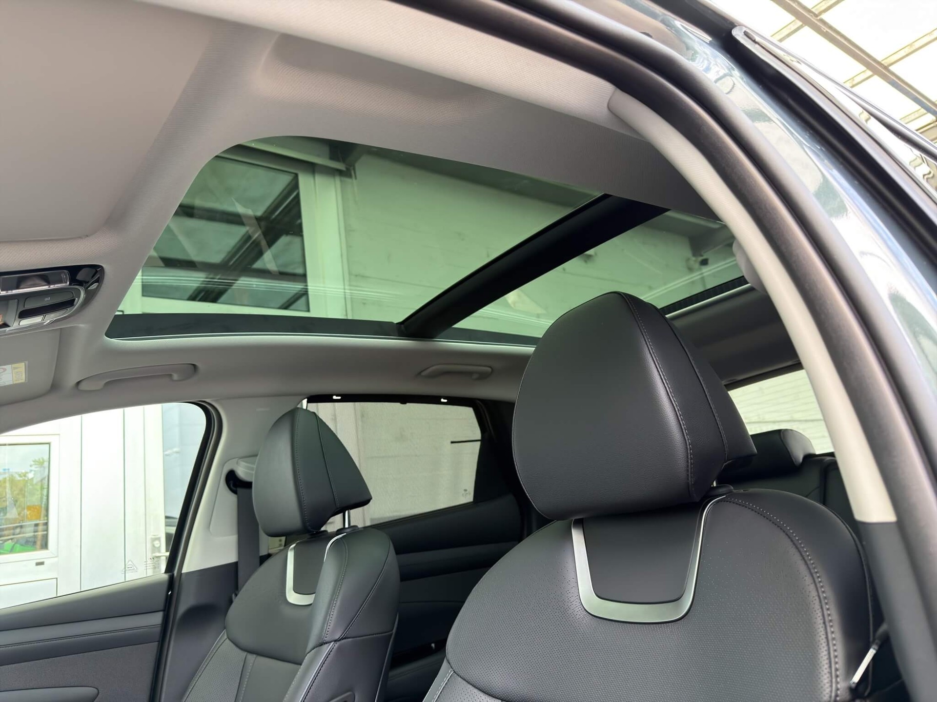 HYUNDAI Tucson 1.6 T-GDi HEV Vertex Swiss Edition 4WD-image-13