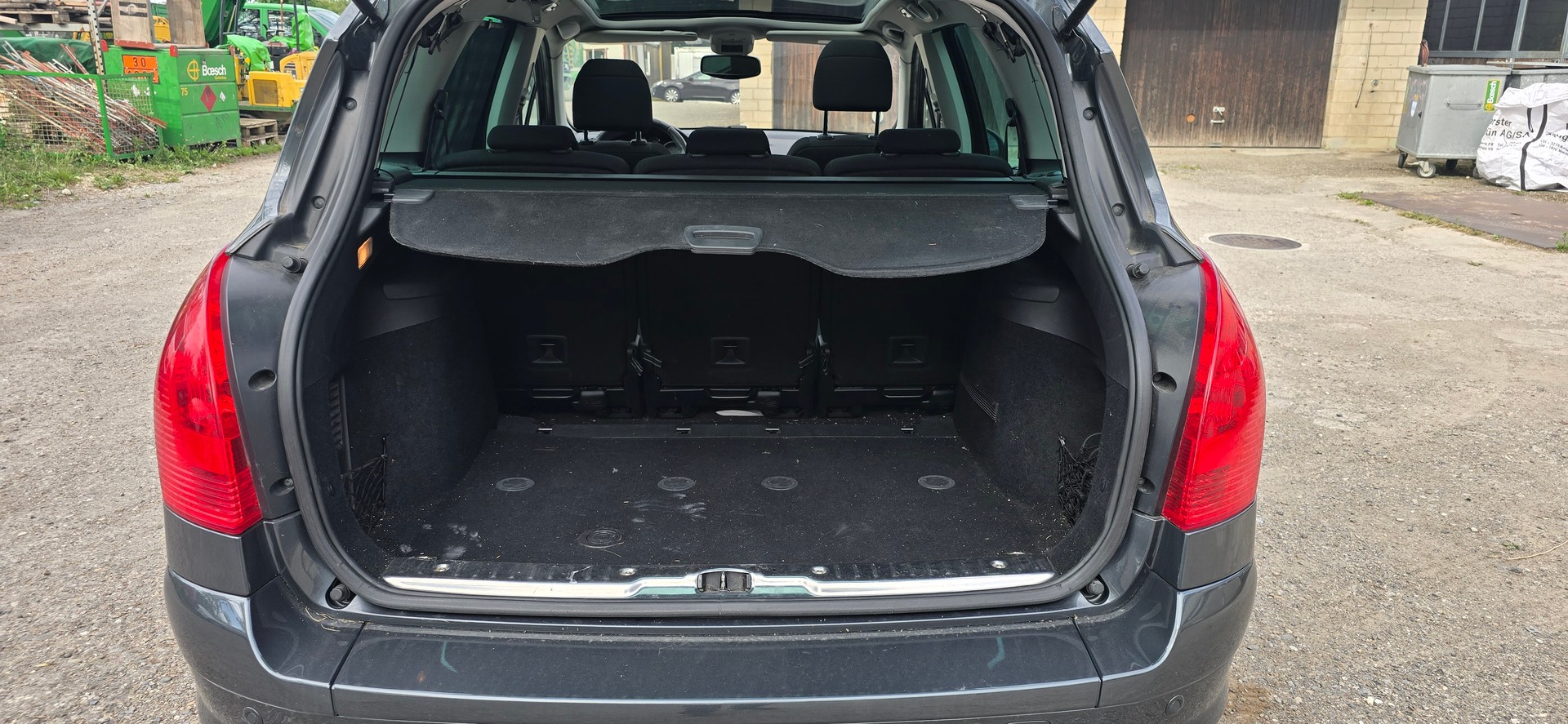 PEUGEOT 308 SW 1.6 16V Turbo Sport Automatic-image-12