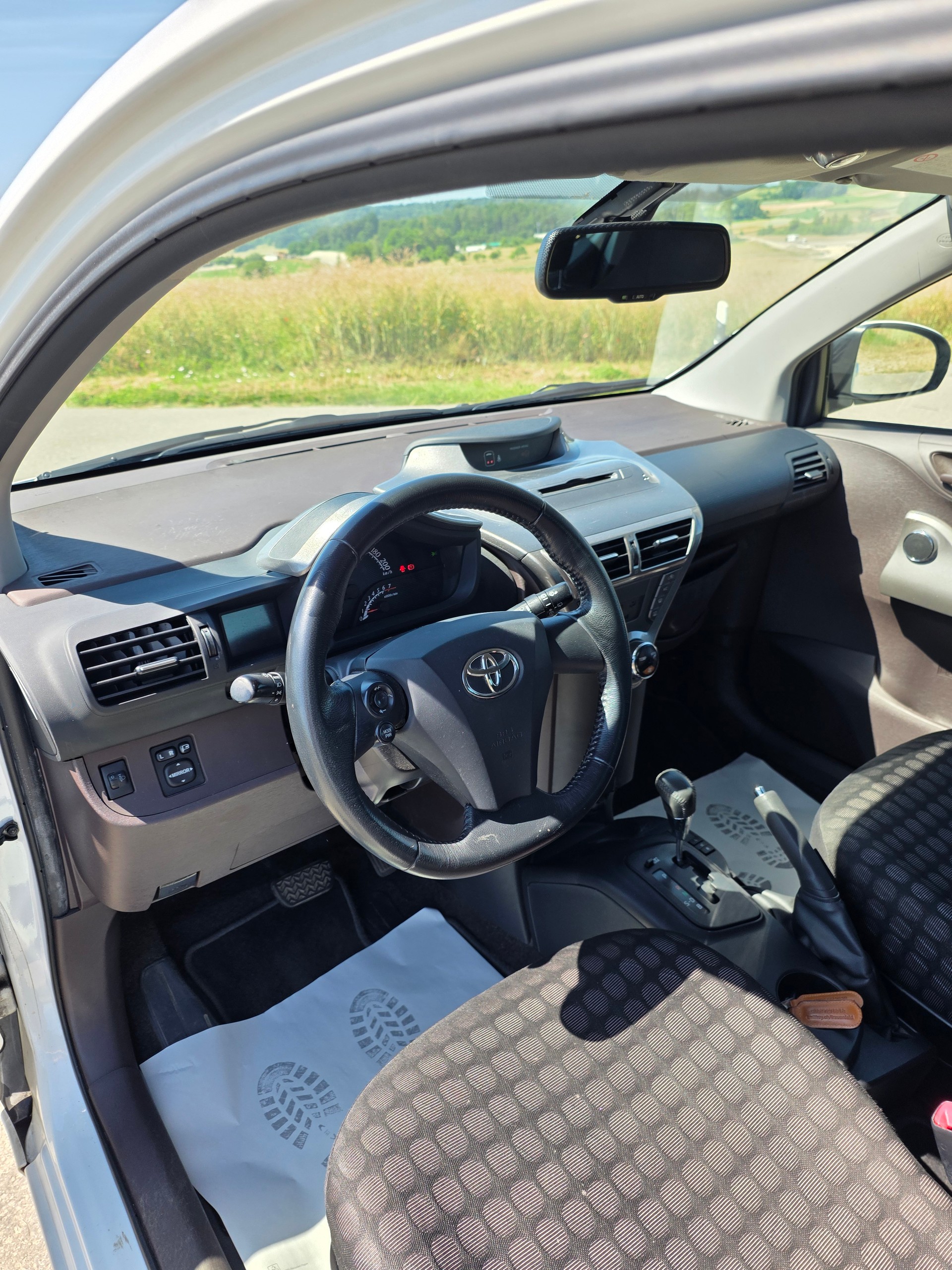 TOYOTA iQ3 1.33 Dual VVT-i Multidrive-image-9