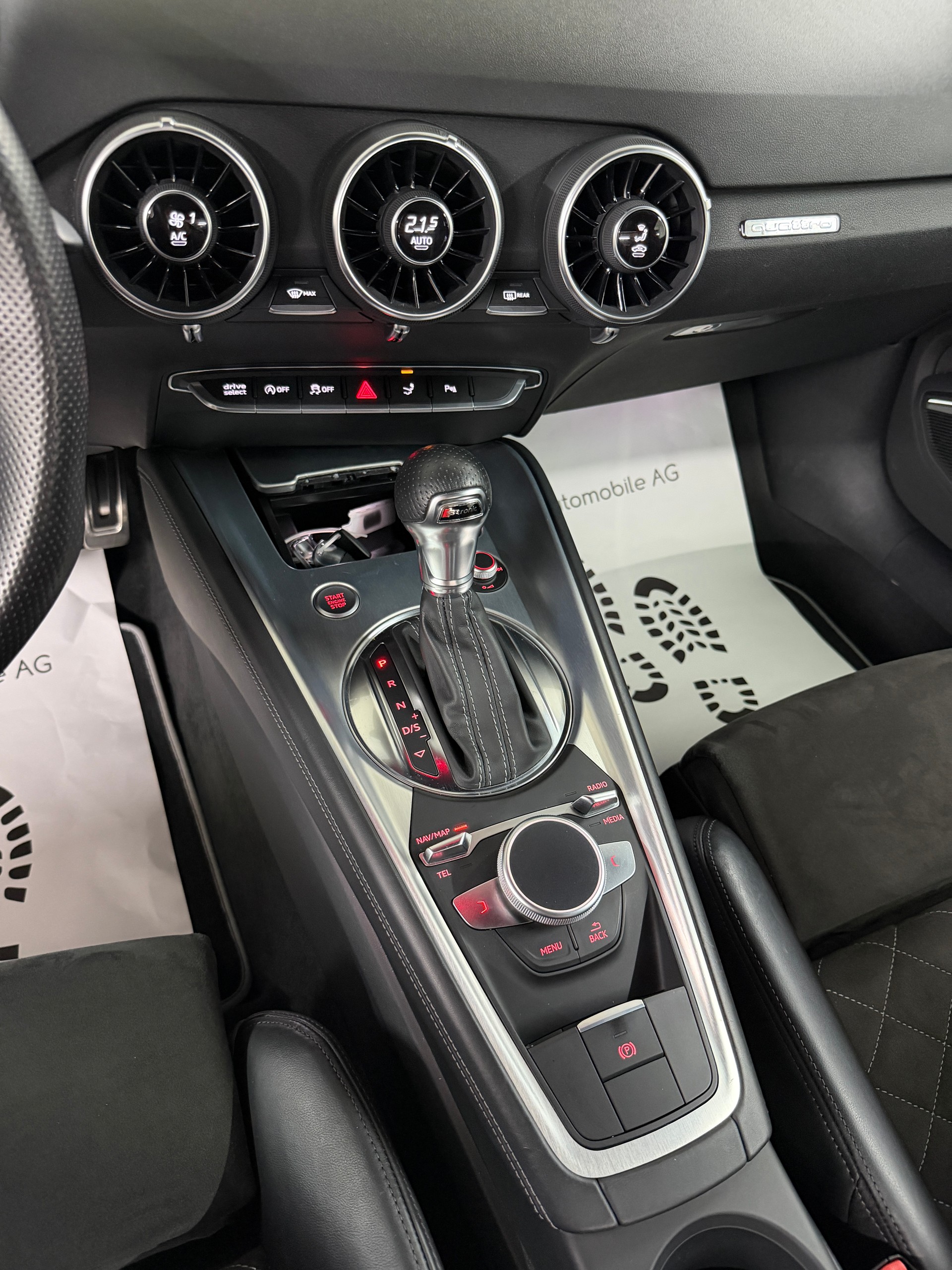 AUDI TT Coupé 2.0 TFSI S-Line 230PS Midnight Black quattro S-tronic / B&O Soundsystem / Komfortschlüssel / Matrix-LED / drive select-image-11