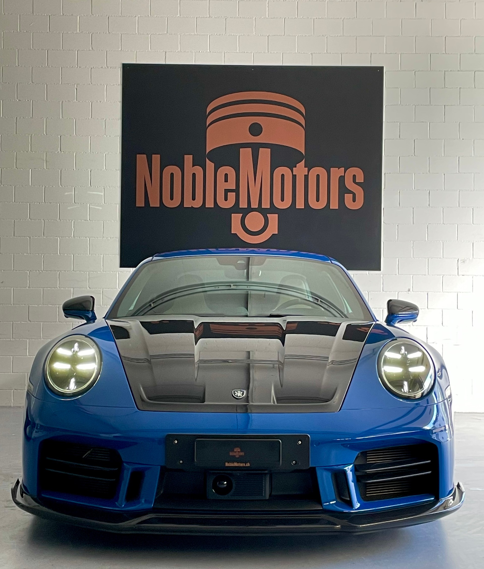 PORSCHE 911 Carrera 992.2 - Sport R von TECHART - One of One in der CH
