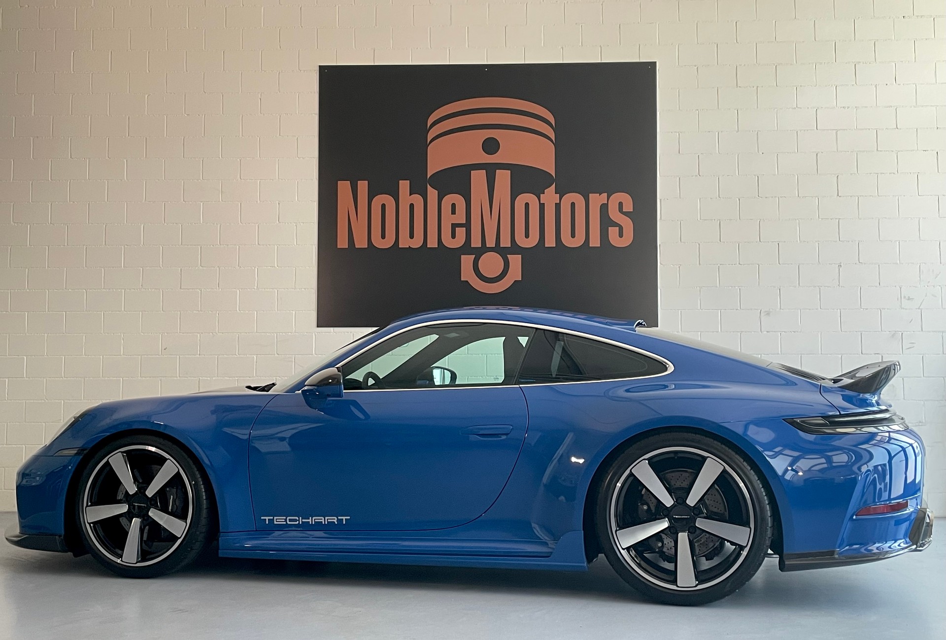 PORSCHE 911 Carrera 992.2 - Sport R von TECHART - One of One in der CH-showroom-element-3
