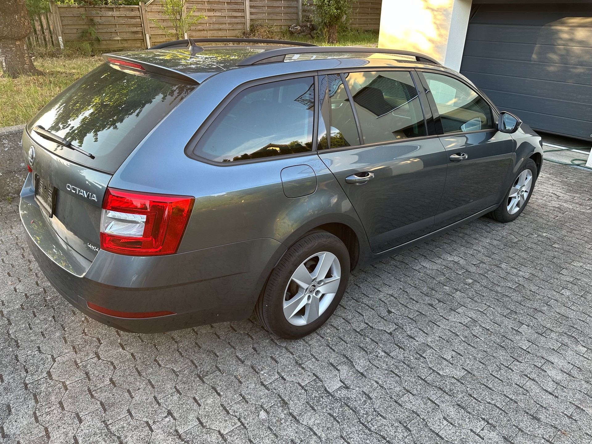SKODA Octavia Combi 2.0 TDI Ambition 4x4-image-3