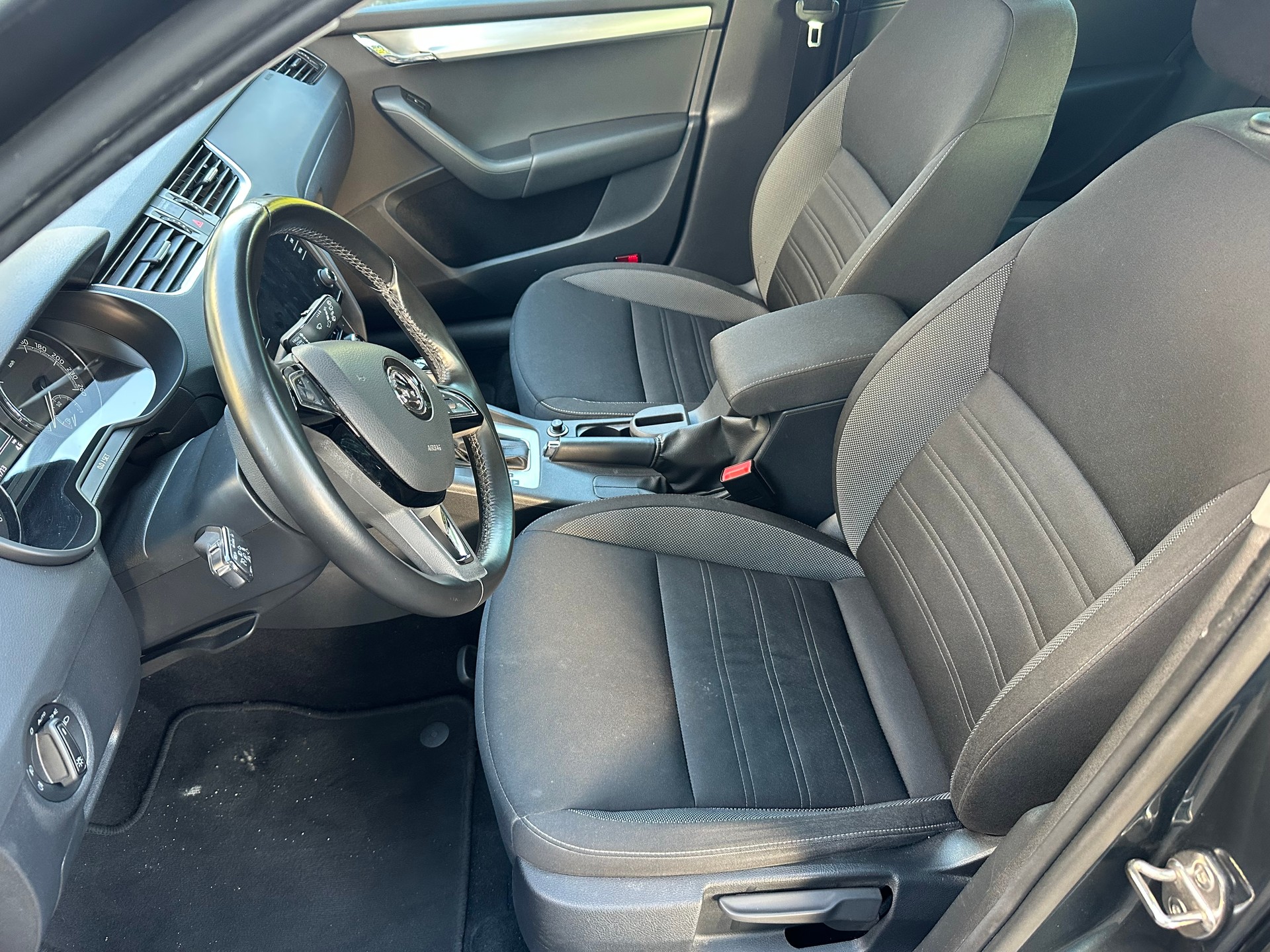 SKODA Octavia Combi 2.0 TDI Ambition 4x4-image-9