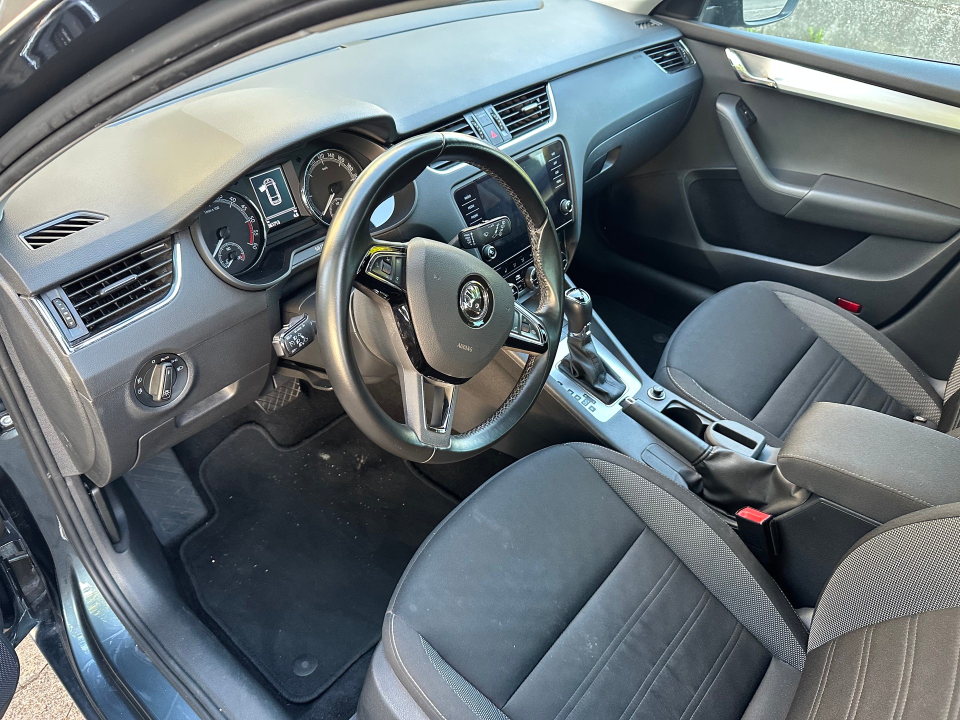 SKODA Octavia Combi 2.0 TDI Ambition 4x4-image-8