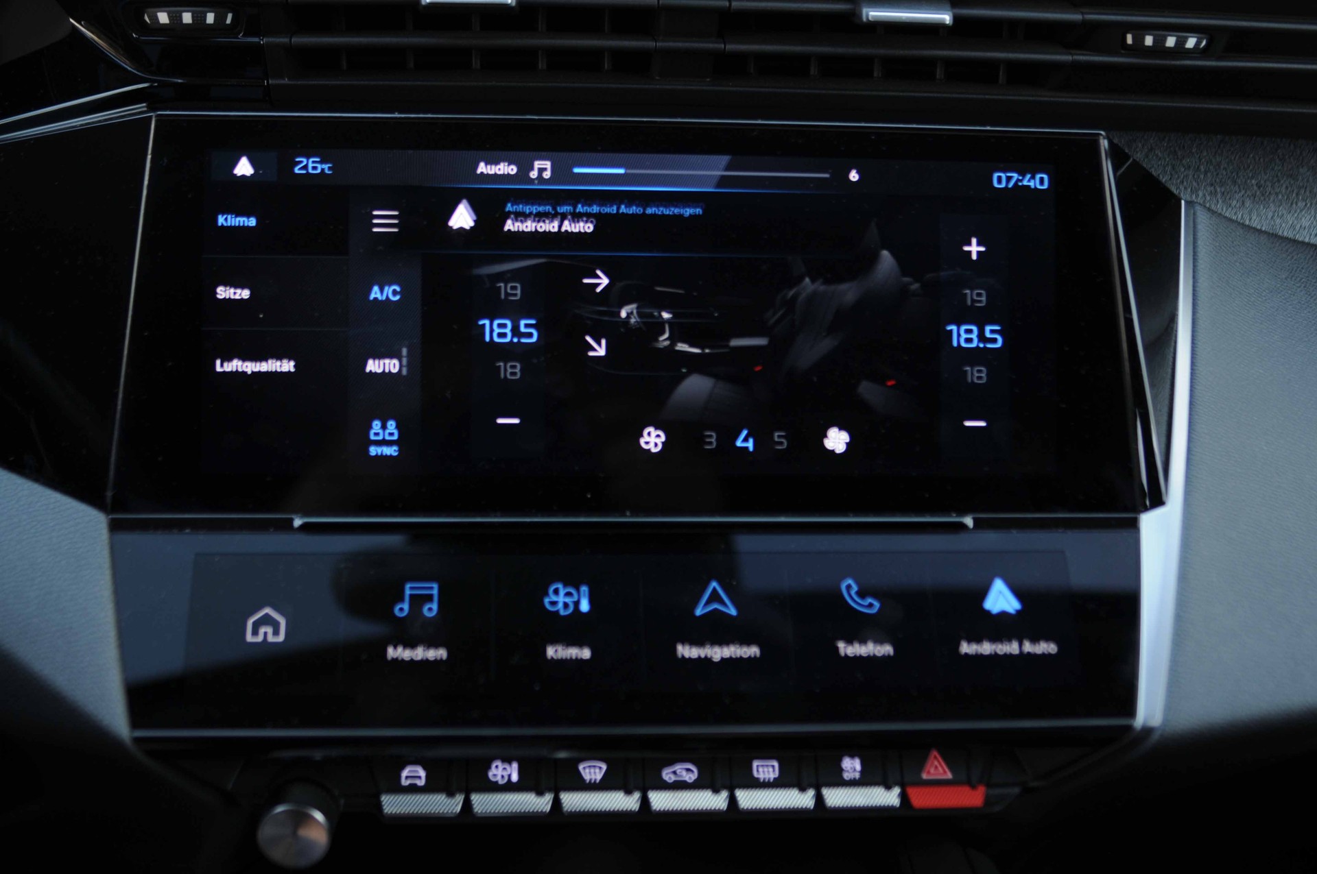 PEUGEOT 308 SW 1.5 BlueHDI Allure EAT8-image-17