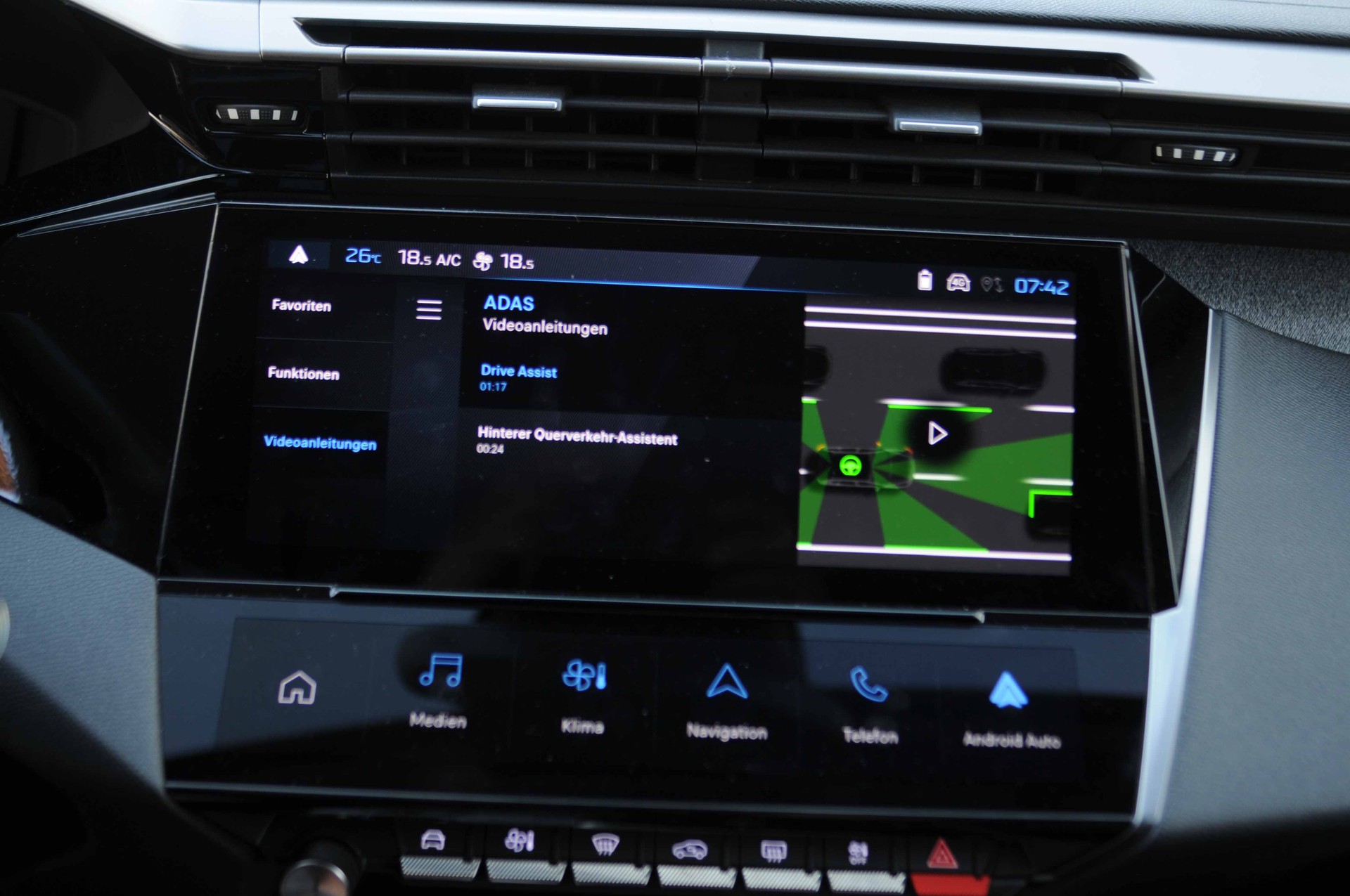 PEUGEOT 308 SW 1.5 BlueHDI Allure EAT8-image-9