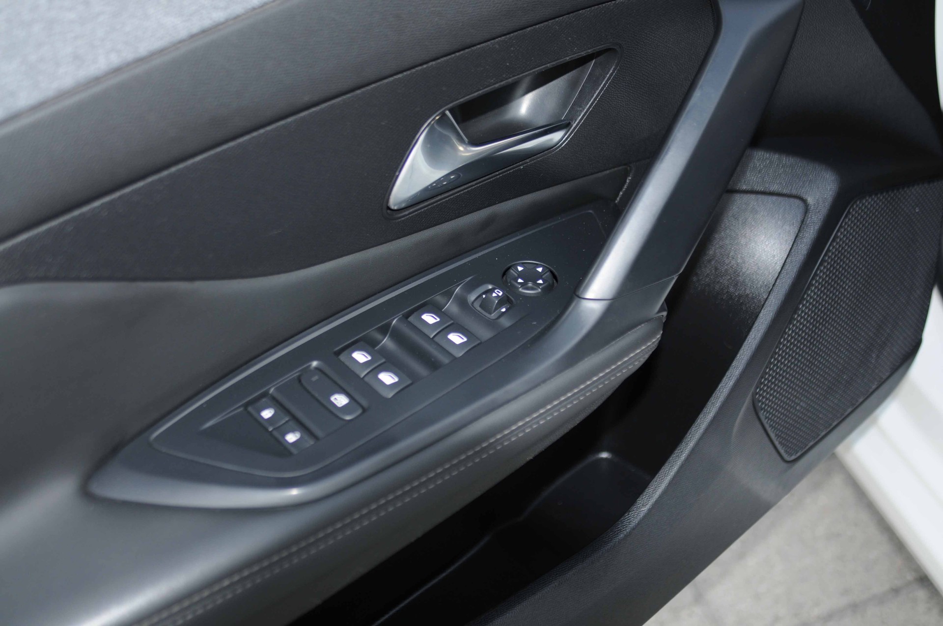 PEUGEOT 308 SW 1.5 BlueHDI Allure EAT8-image-22