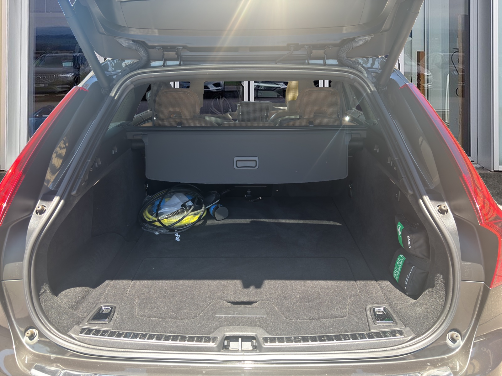 VOLVO V90 2.0 T8 TE Inscription AWD-image-6