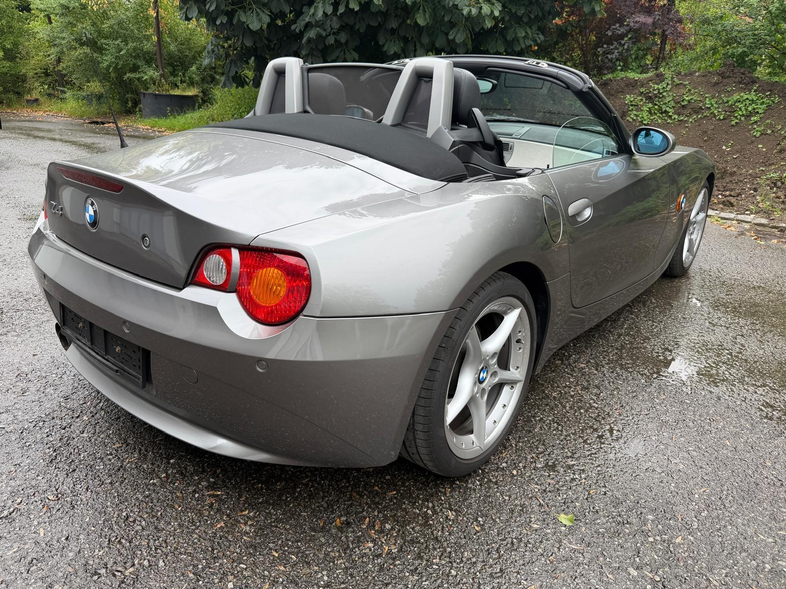 BMW Z4 3.0i Roadster-image-4