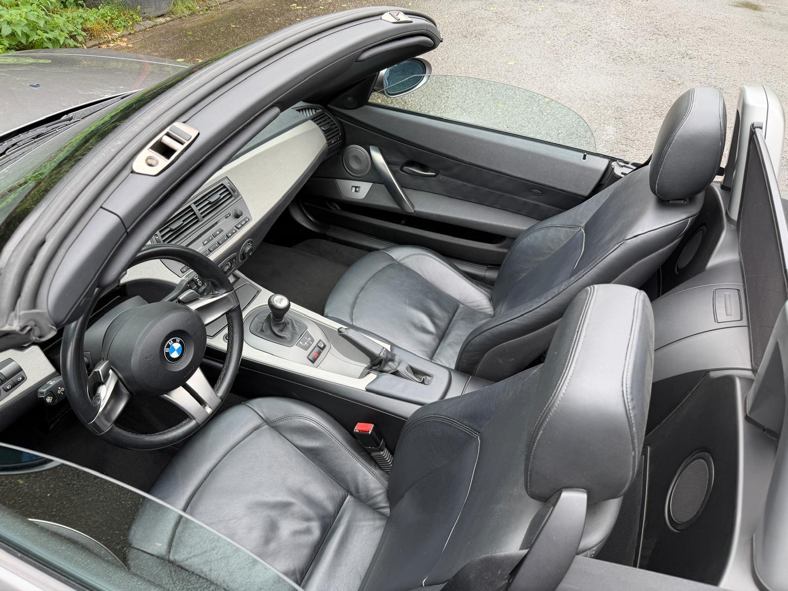 BMW Z4 3.0i Roadster-image-3