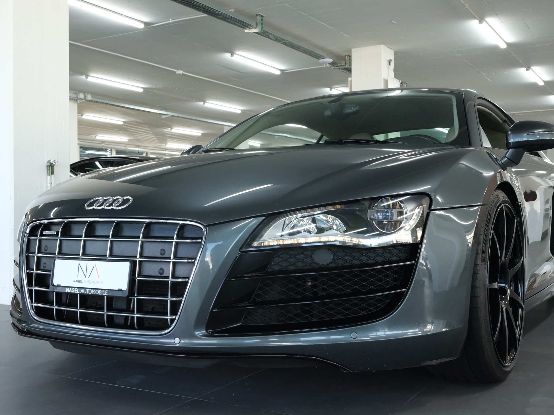 AUDI R8 Coupé 5.2 R-Tronic *Sportabgassanlage* *Aus 1.Hand* *Frisch Service/MFK*-image-9