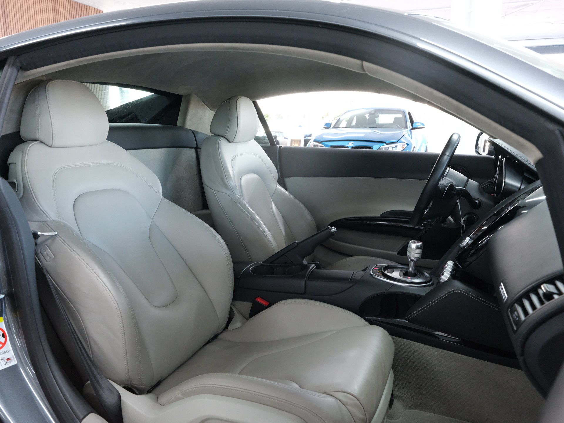 AUDI R8 Coupé 5.2 R-Tronic *Sportabgassanlage* *Aus 1.Hand* *Frisch Service/MFK*-image-23
