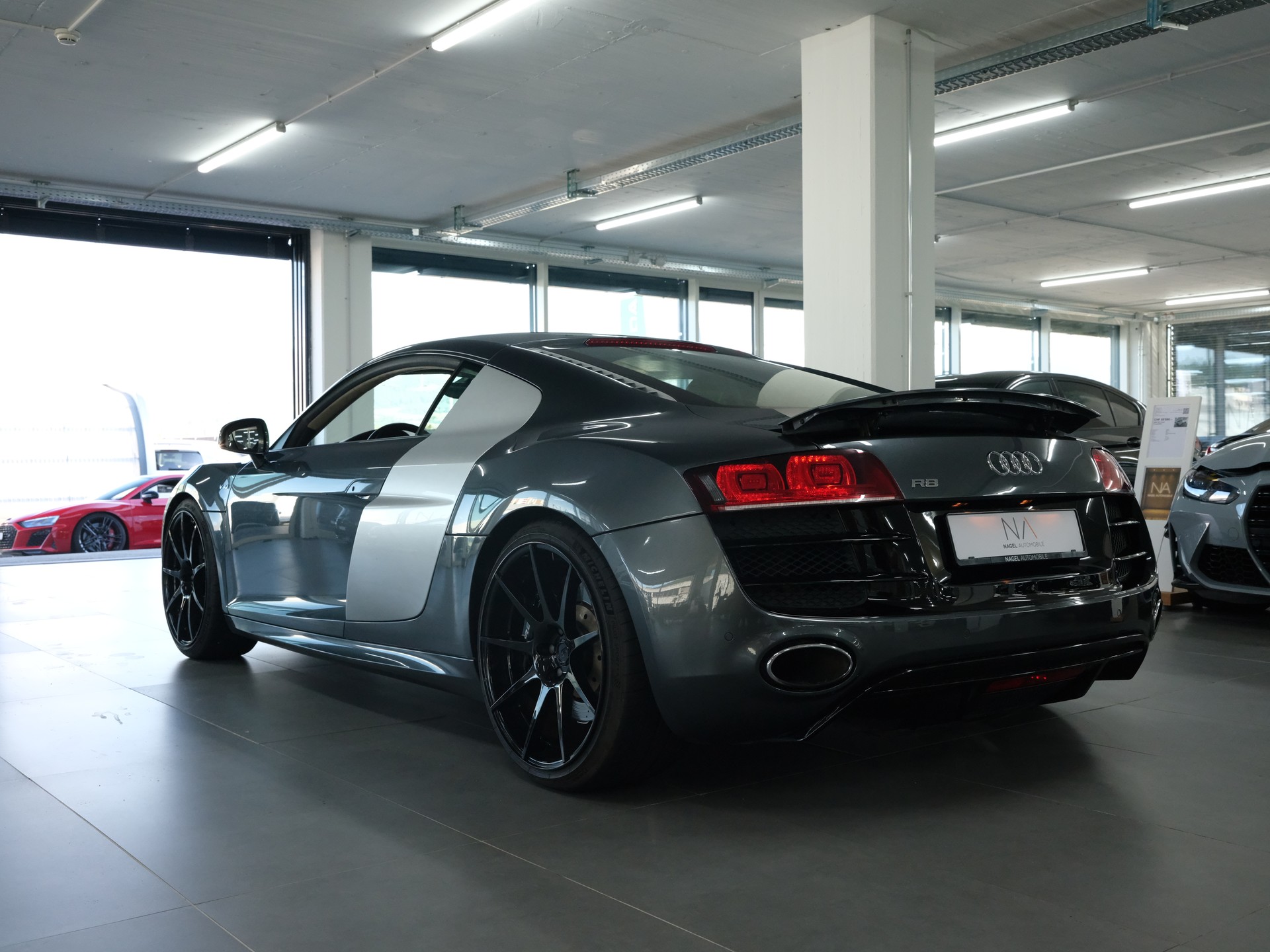 AUDI R8 Coupé 5.2 R-Tronic *Sportabgassanlage* *Aus 1.Hand* *Frisch Service/MFK*-image-5