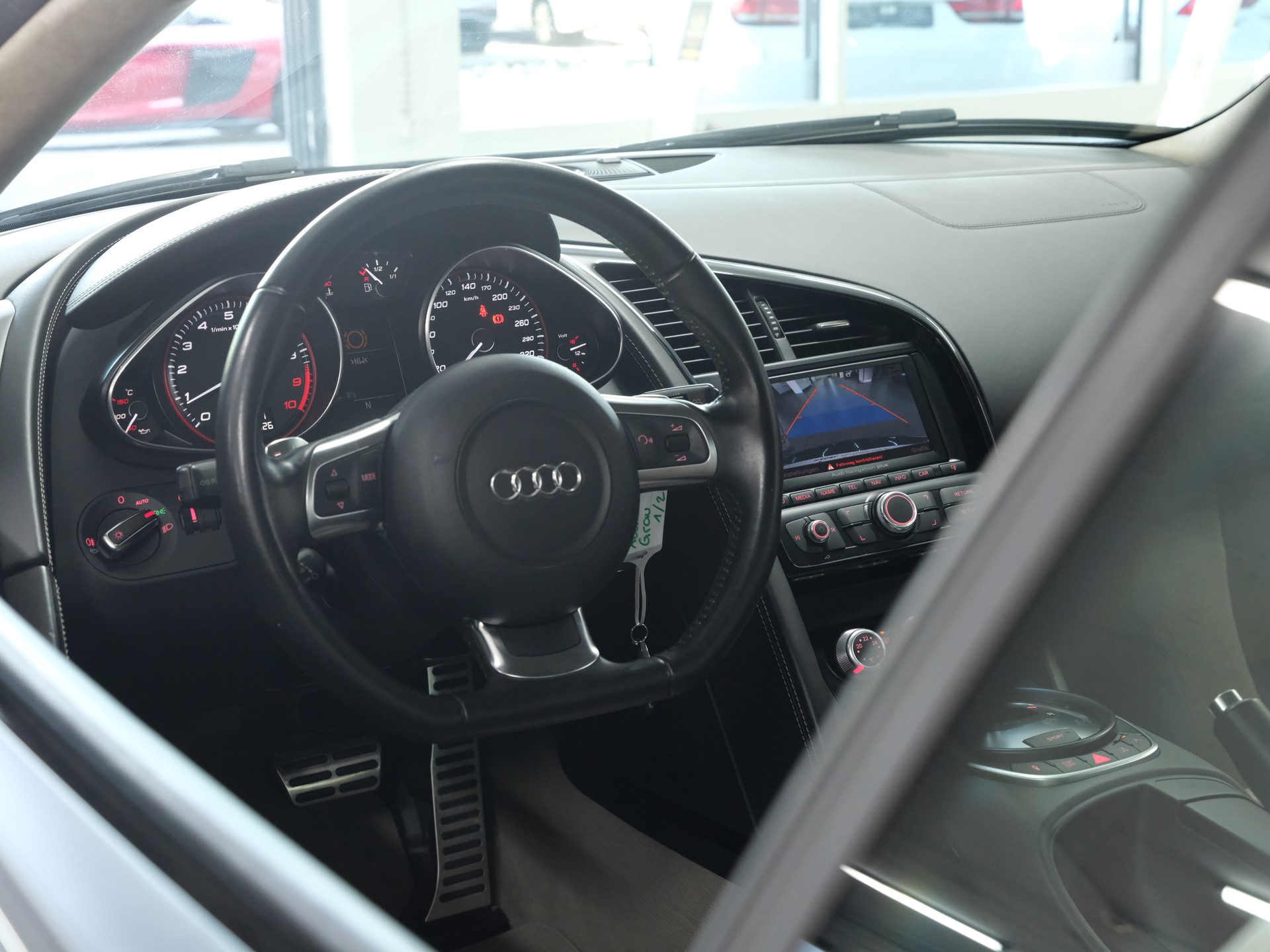 AUDI R8 Coupé 5.2 R-Tronic *Sportabgassanlage* *Aus 1.Hand* *Frisch Service/MFK*-image-17