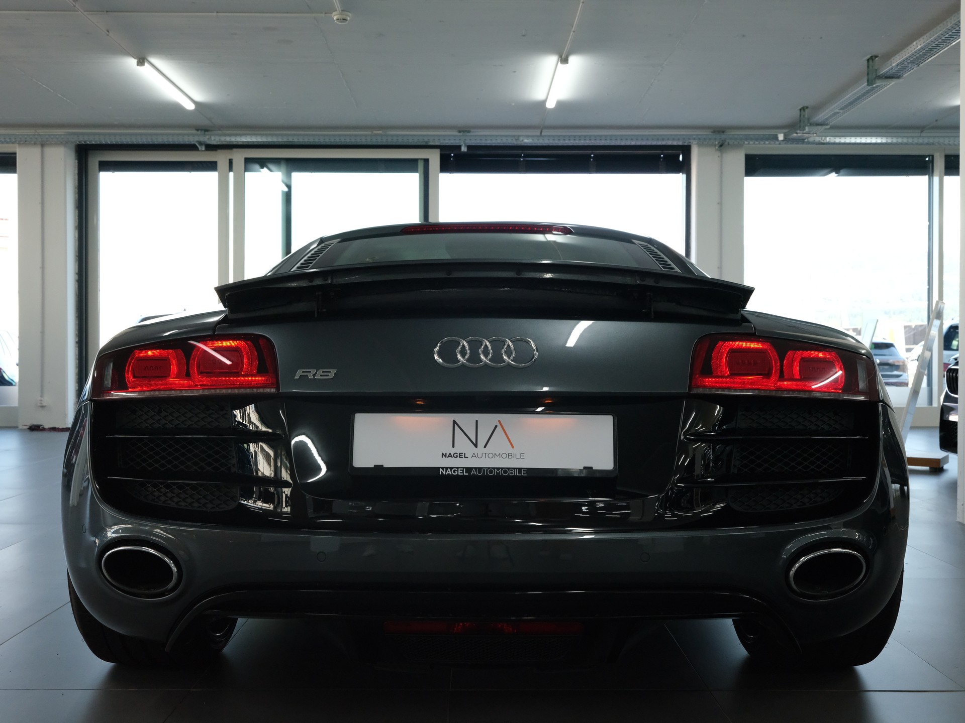 AUDI R8 Coupé 5.2 R-Tronic *Sportabgassanlage* *Aus 1.Hand* *Frisch Service/MFK*-showroom-element-3