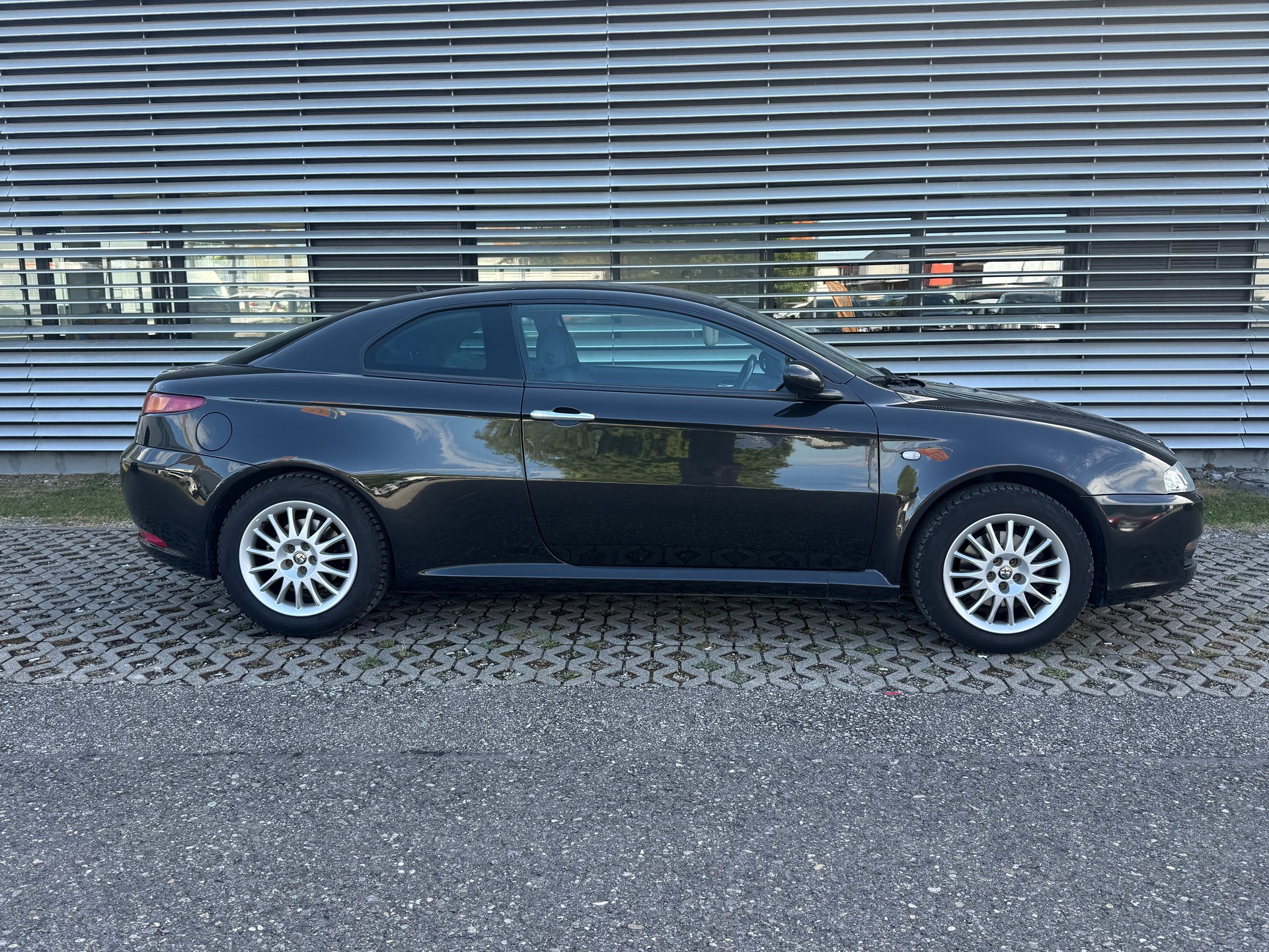ALFA ROMEO GT 1.9 JTD Black Line-image-3