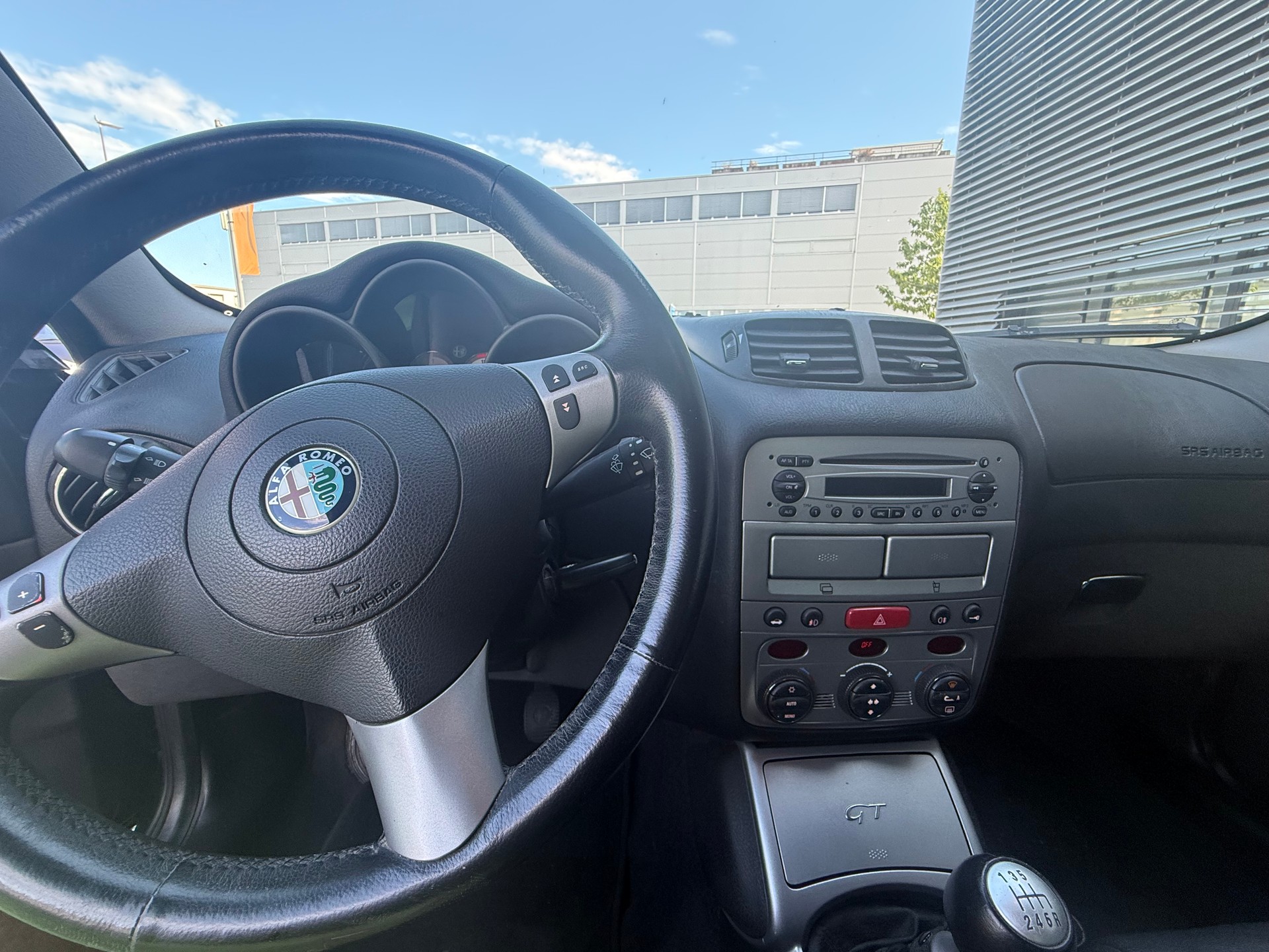 ALFA ROMEO GT 1.9 JTD Black Line-image-11