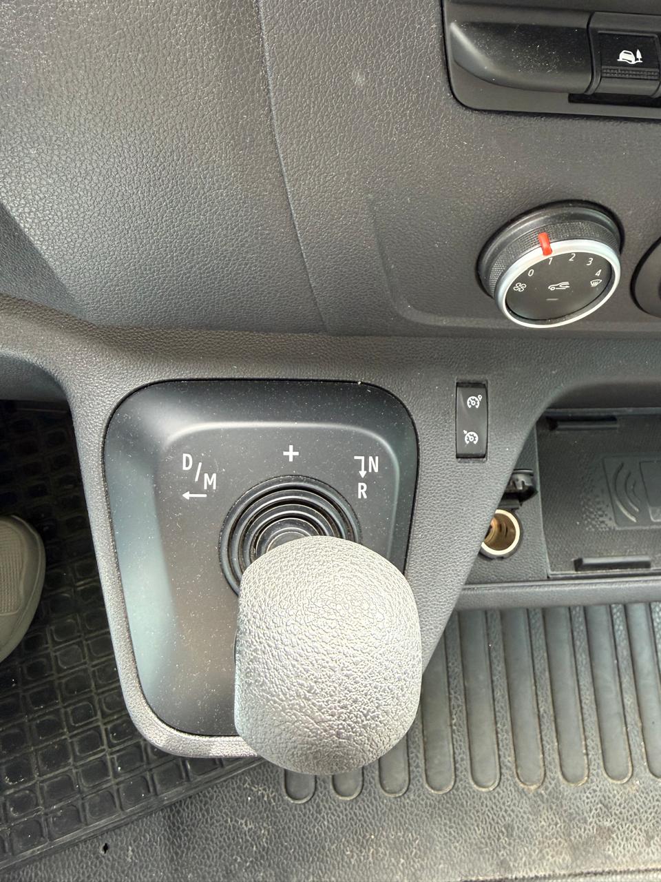NISSAN 2.3 dCi 180 Comf.-image-2