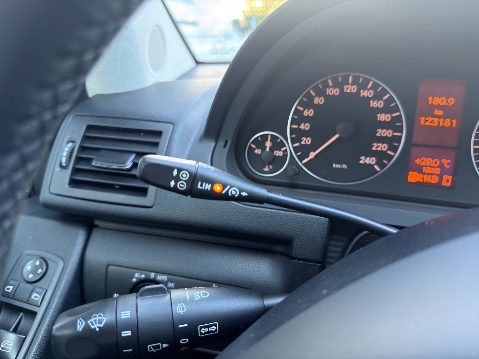 MERCEDES-BENZ A 170 Avantgarde Edition A-image-25