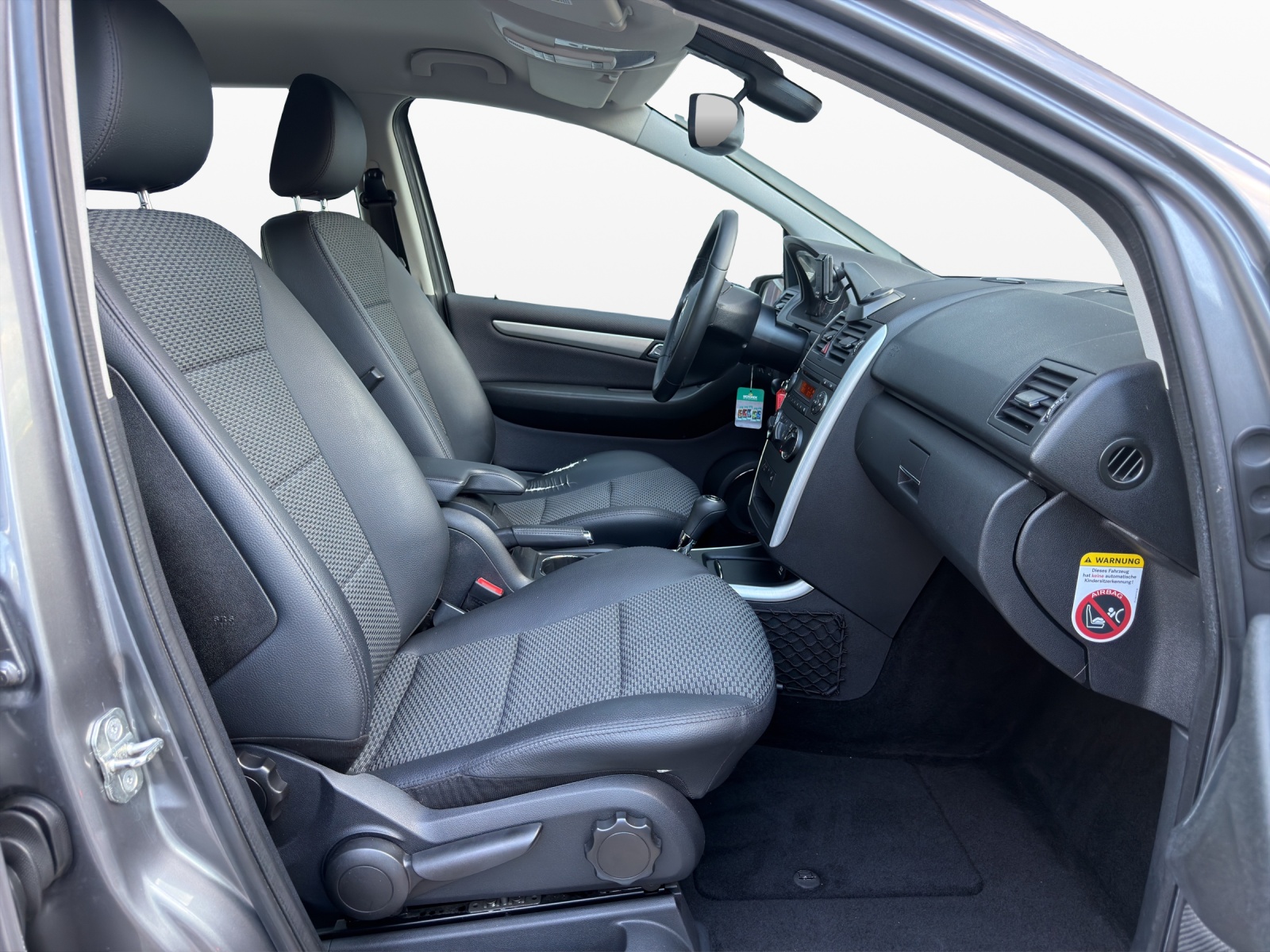 MERCEDES-BENZ A 170 Avantgarde Edition A-image-14