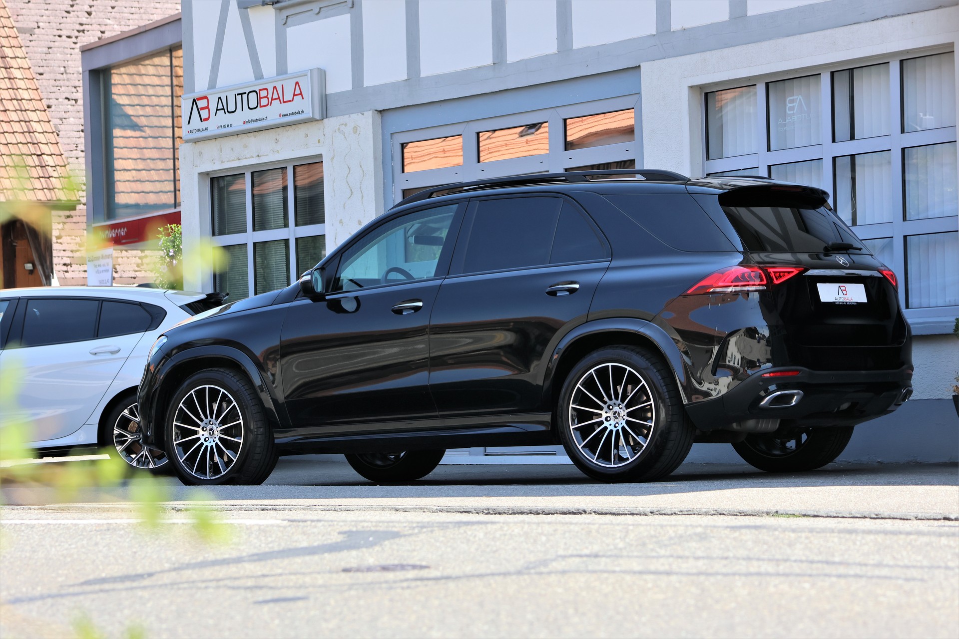 MERCEDES-BENZ GLE 300 d 4Matic AMG Line 9G-Tronic (CH)-image-3