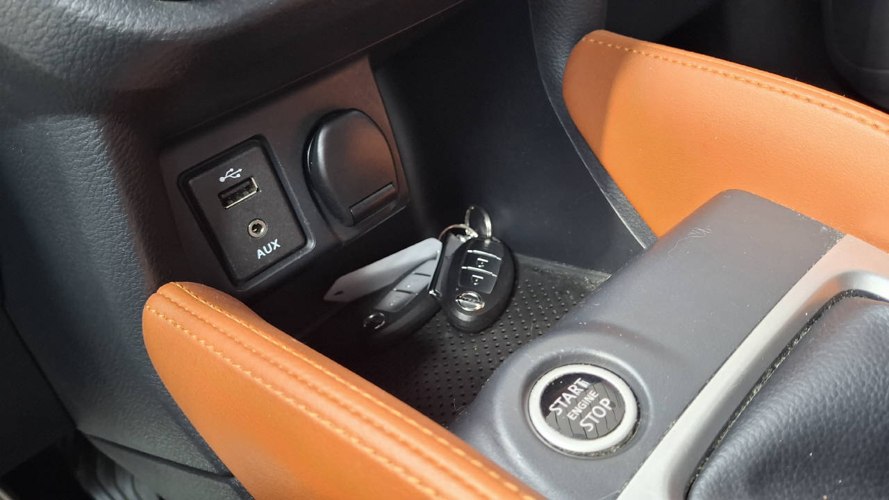 NISSAN Micra 0.9 IG-T N-Connecta-image-12