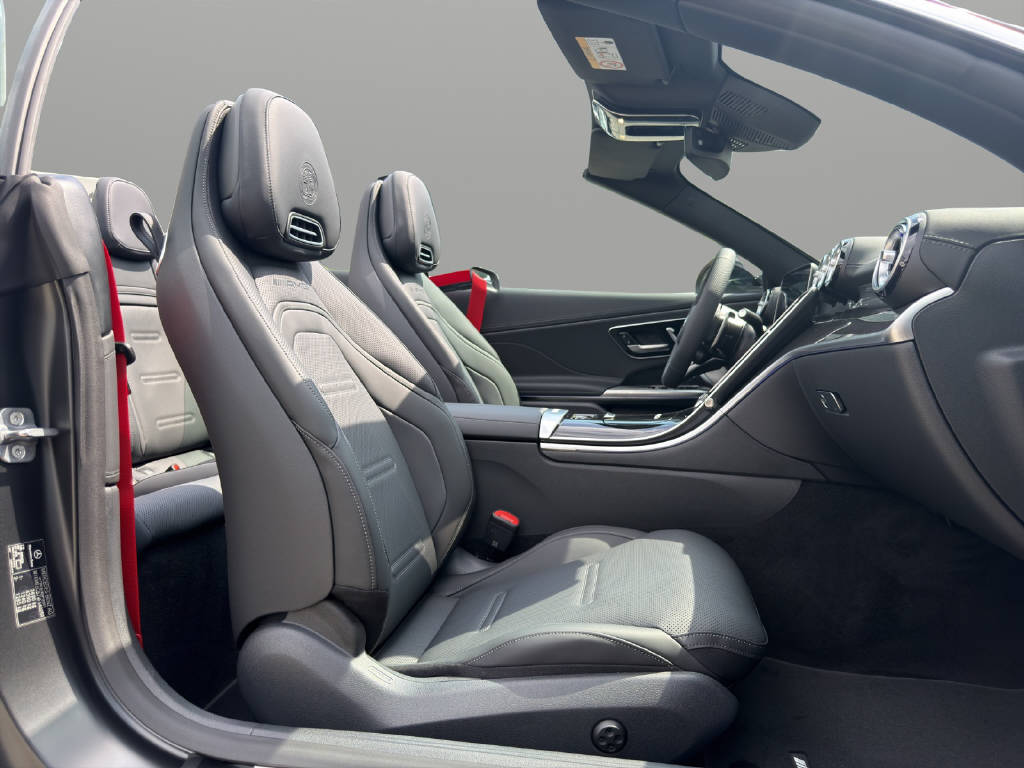 MERCEDES-BENZ CLE 53 AMG 4matic+ Cabriolet-image-15