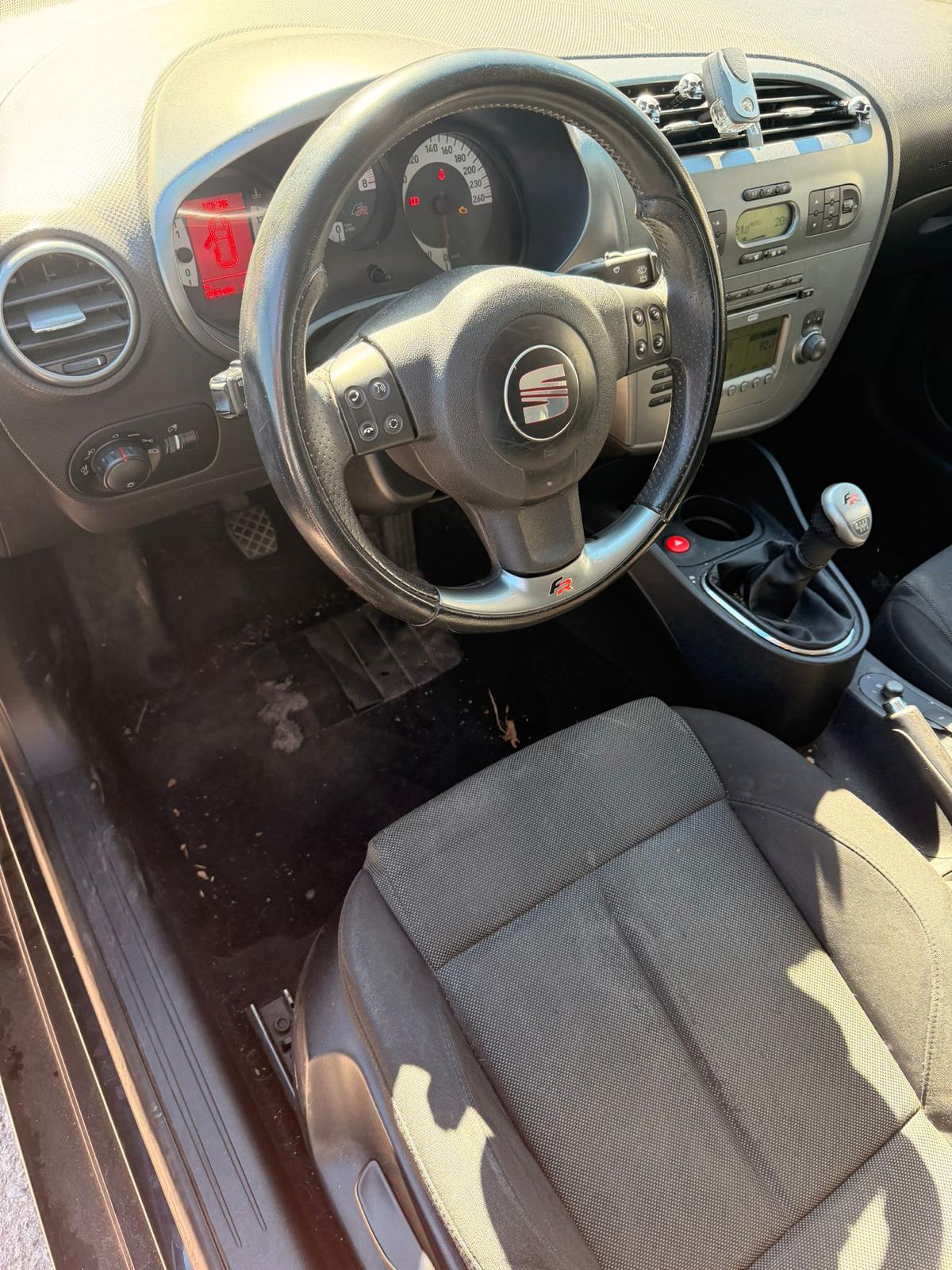 SEAT Leon 2.0 TSI FR-image-3