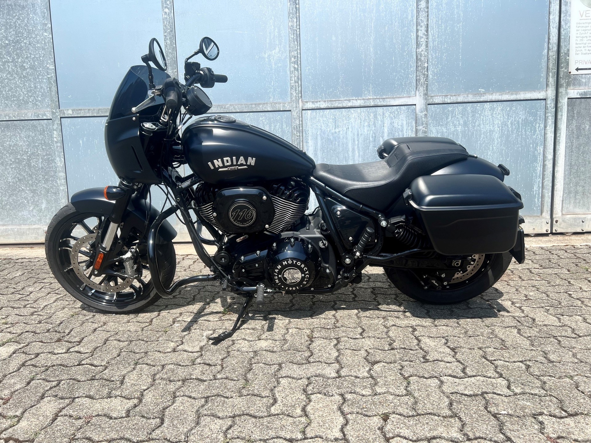 INDIAN Sport Chief-showroom-element-1