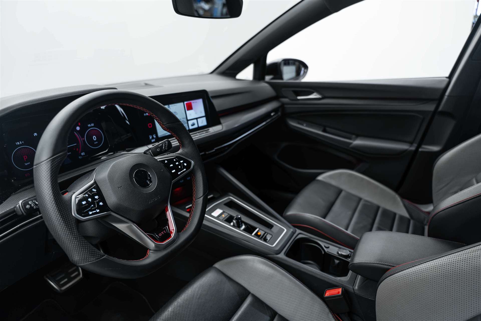 VW Golf 2.0 TSI GTI Clubsport DSG 301PS-image-8